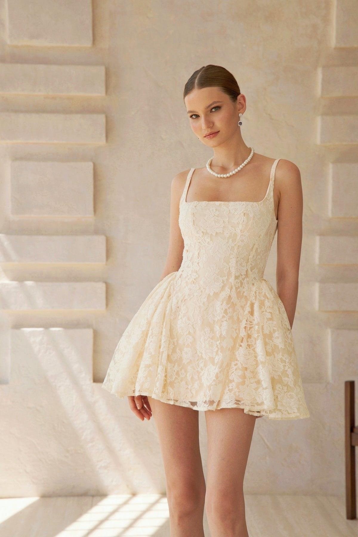 TASARIM İP ASKILI BELE OTURAN DANTEL MİNİ ELBİSE