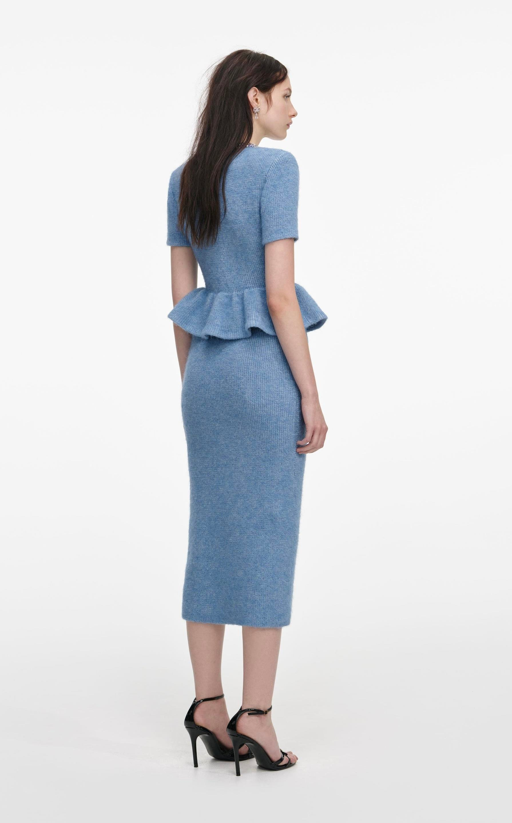 TASARIM KRİSTAL DÜĞMELİ PEPLUM DETAYLI MAVİ MİDİ ELBİSE