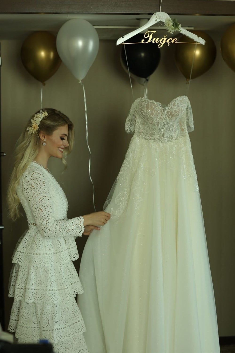 TASARIM MİDİ BEYAZ ELBİSE