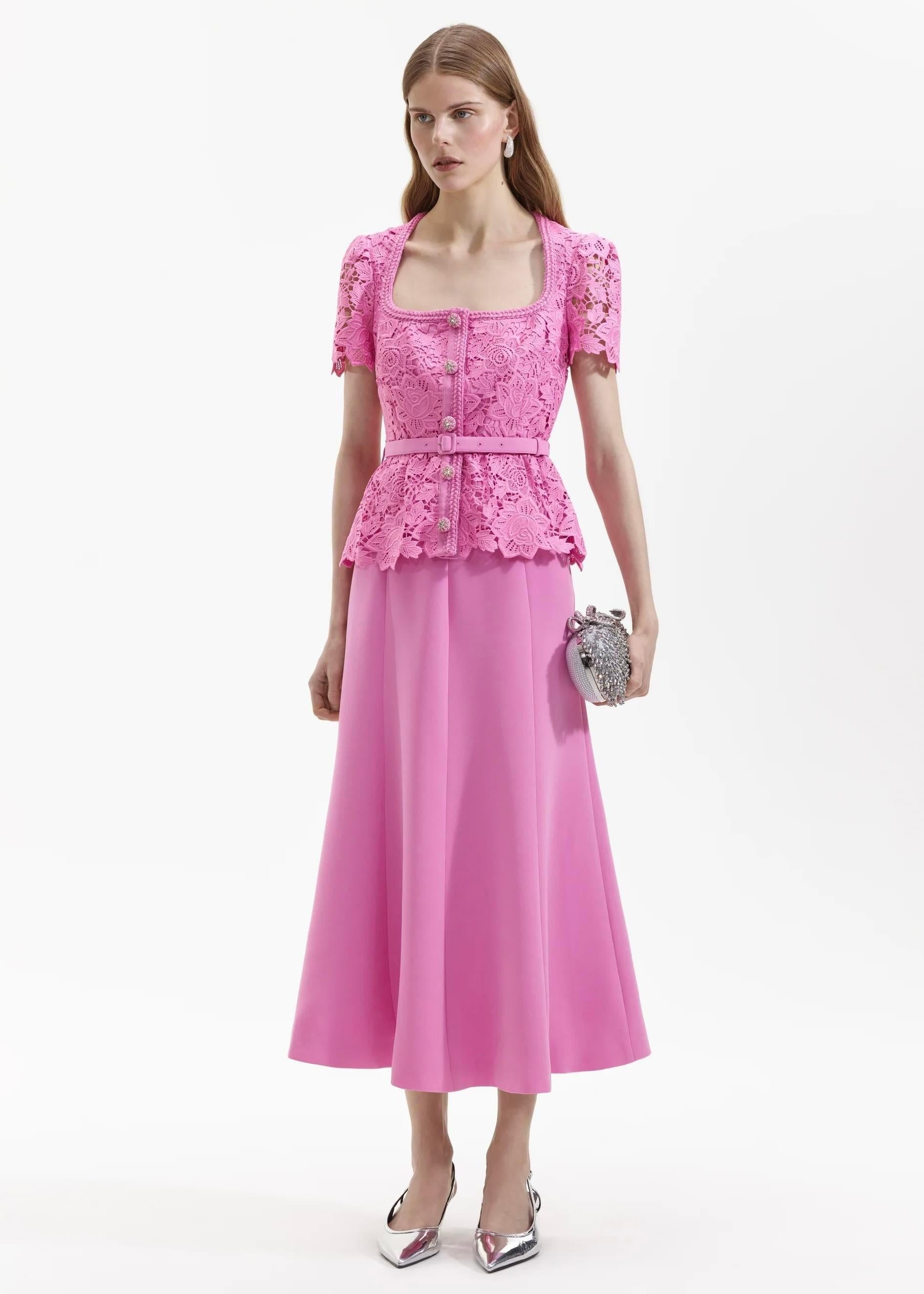 TASARIM PEMBE KEMERLİ MİDİ  DANTEL ELBİSE
