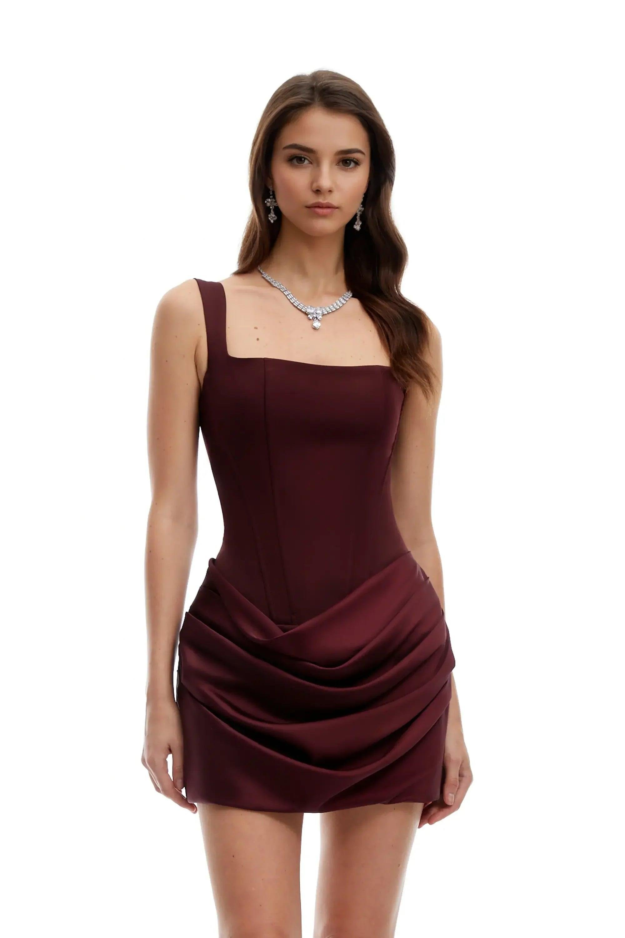 TASARIM ÜSTÜ KORSE ETEĞİ DRAPE DETAYLI BORDO MİNİ ELBİSE