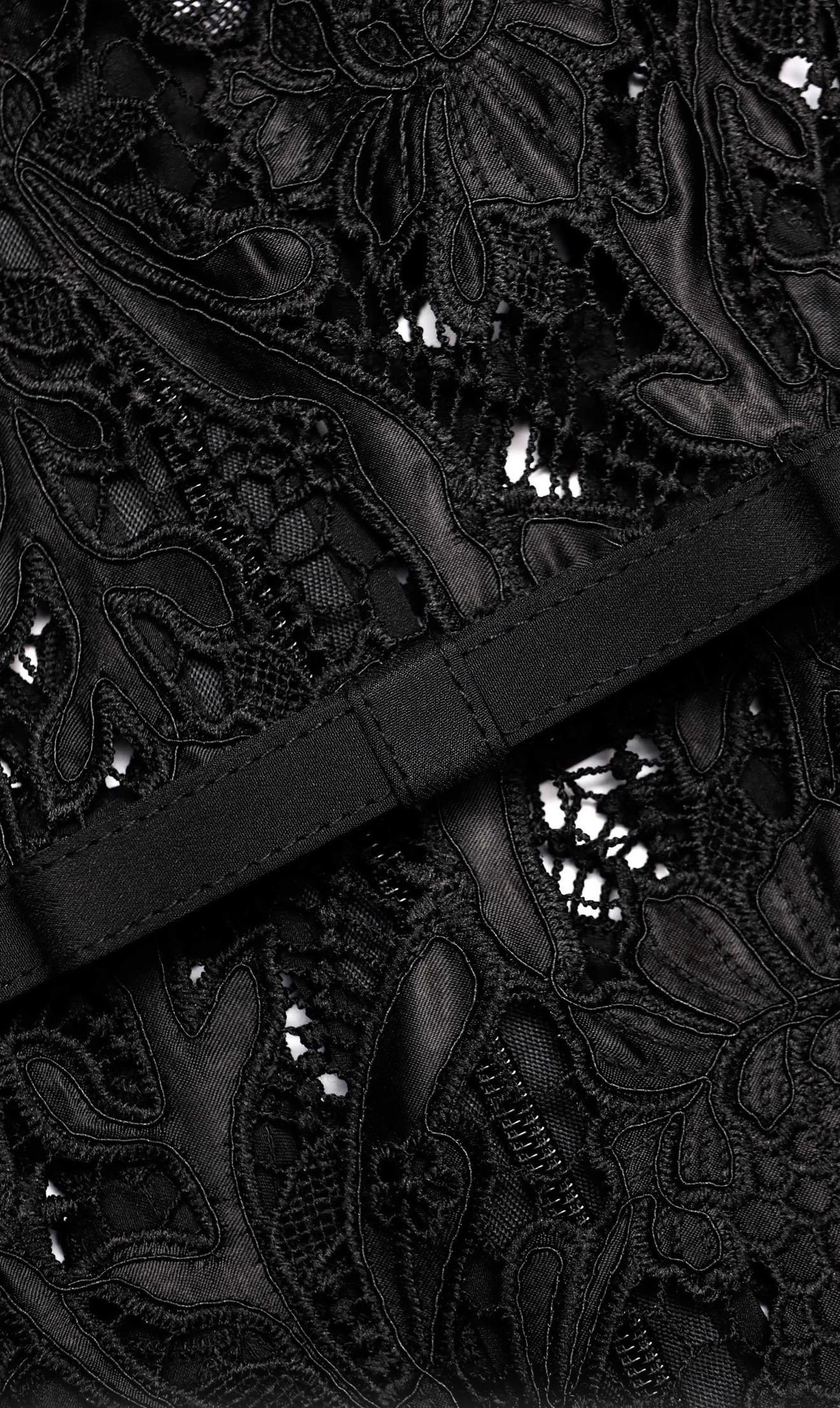 Üç Boyutlu Dantelli Siyah Bisiklet Yaka Midi Elbise