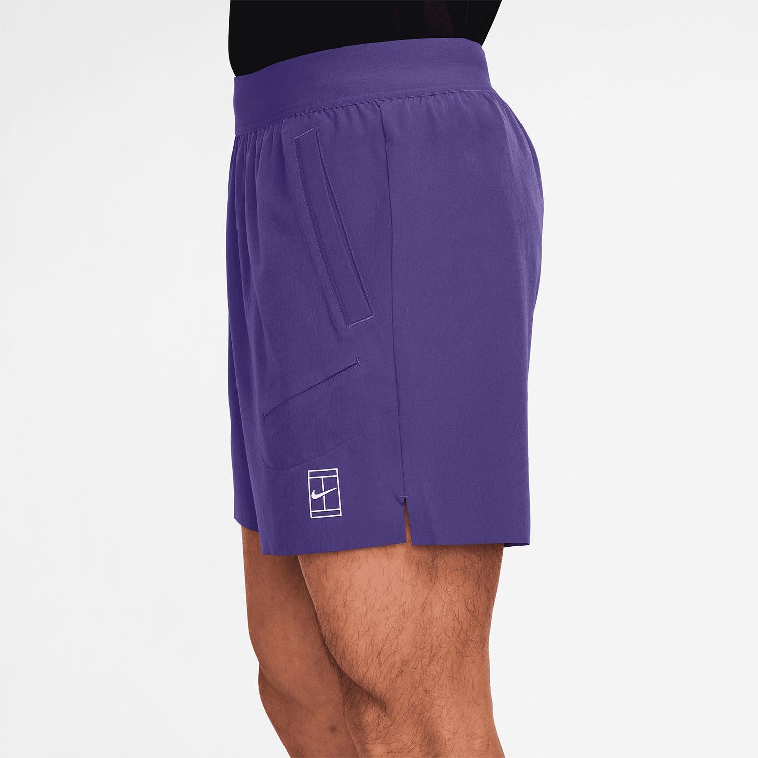 NikeNikeCourt Advantage Dri-FIT 15 cm Erkek Tenis Şortu Temel hareketlerde ustalaştın. Şimdi en iyilerle yarışma zamanı geldi. 15 cm Advantage şort, ter tutmayarak ralliler sırasında konsantrasyonunu korumanı sağlayan ve dört yöne esneyen yumuşak do
