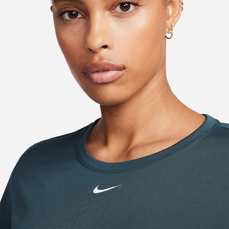 NikeNike Dri-FIT One Standart Kesimli Kısa Kollu Kadın Üstü