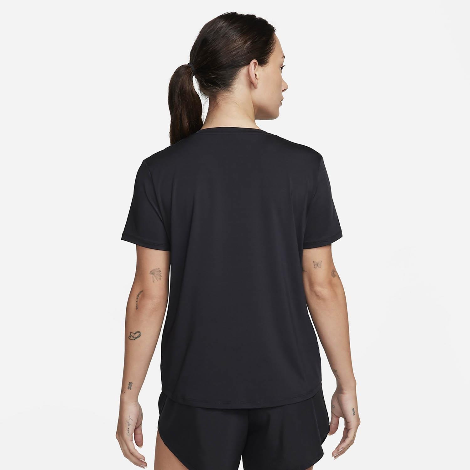 NikeNike One Classic Dri-FIT Kısa Kollu Kadın Antreman Üstü