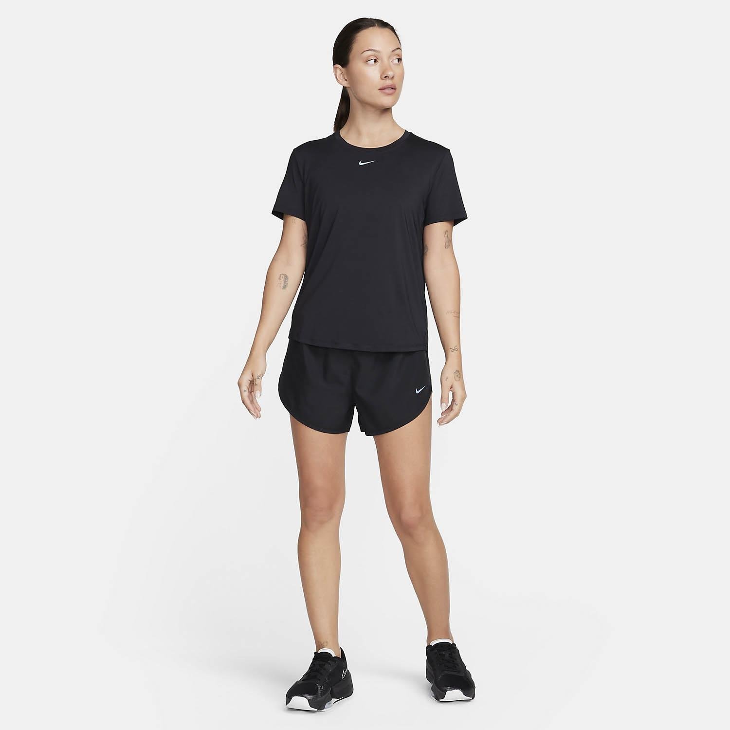 NikeNike One Classic Dri-FIT Kısa Kollu Kadın Antreman Üstü