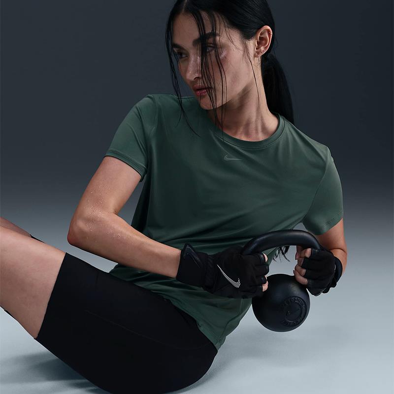 NikeNike One Classic Dri-Fit Kadın Antreman Üstü