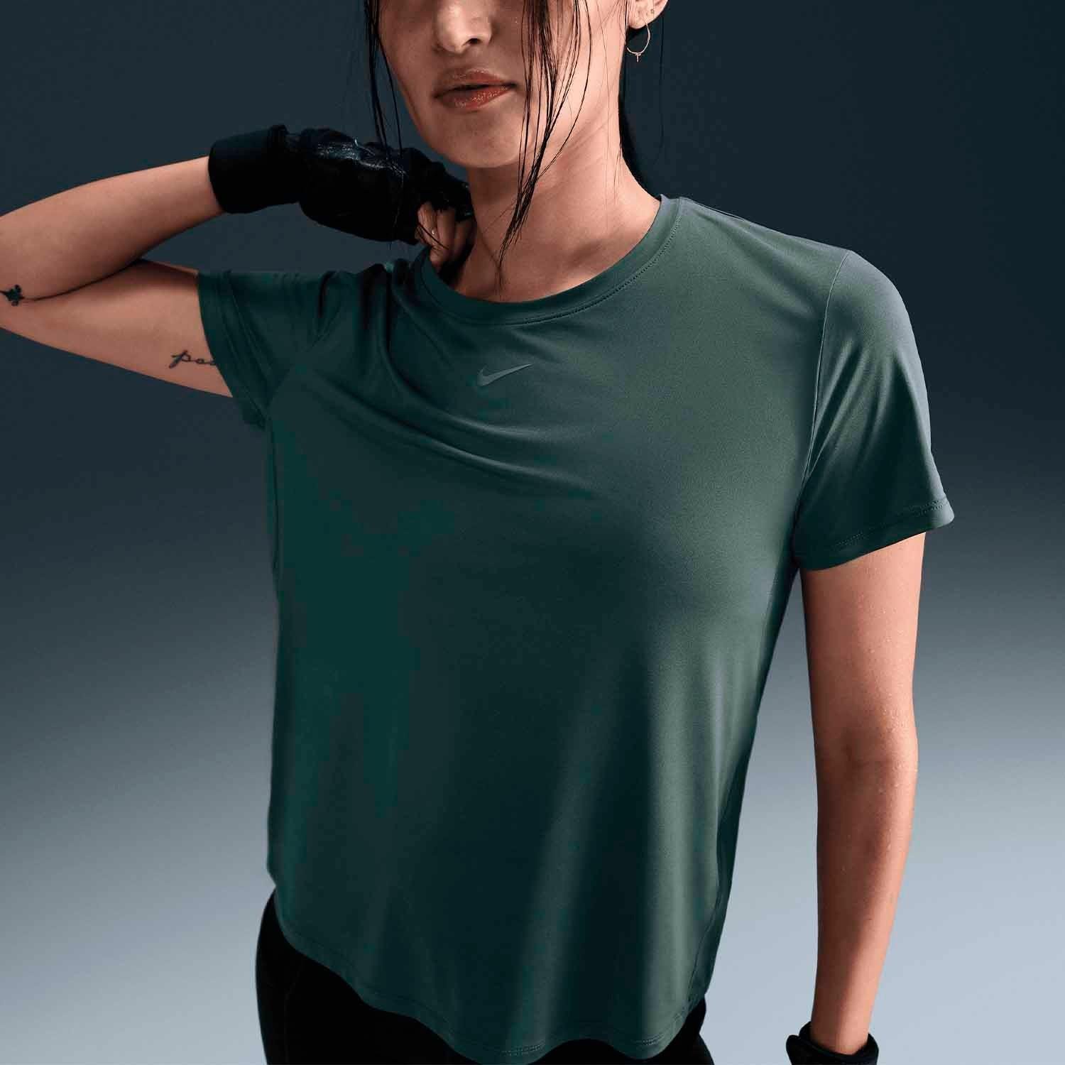 NikeNike One Classic Dri-Fit Kadın Antreman Üstü