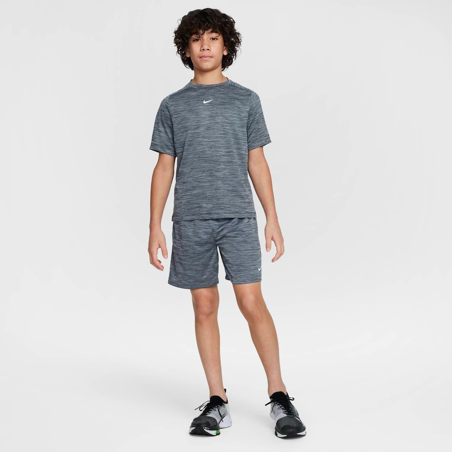 NikeNike Multi Dri-FIT Erkek Çocuk Antreman Üstü