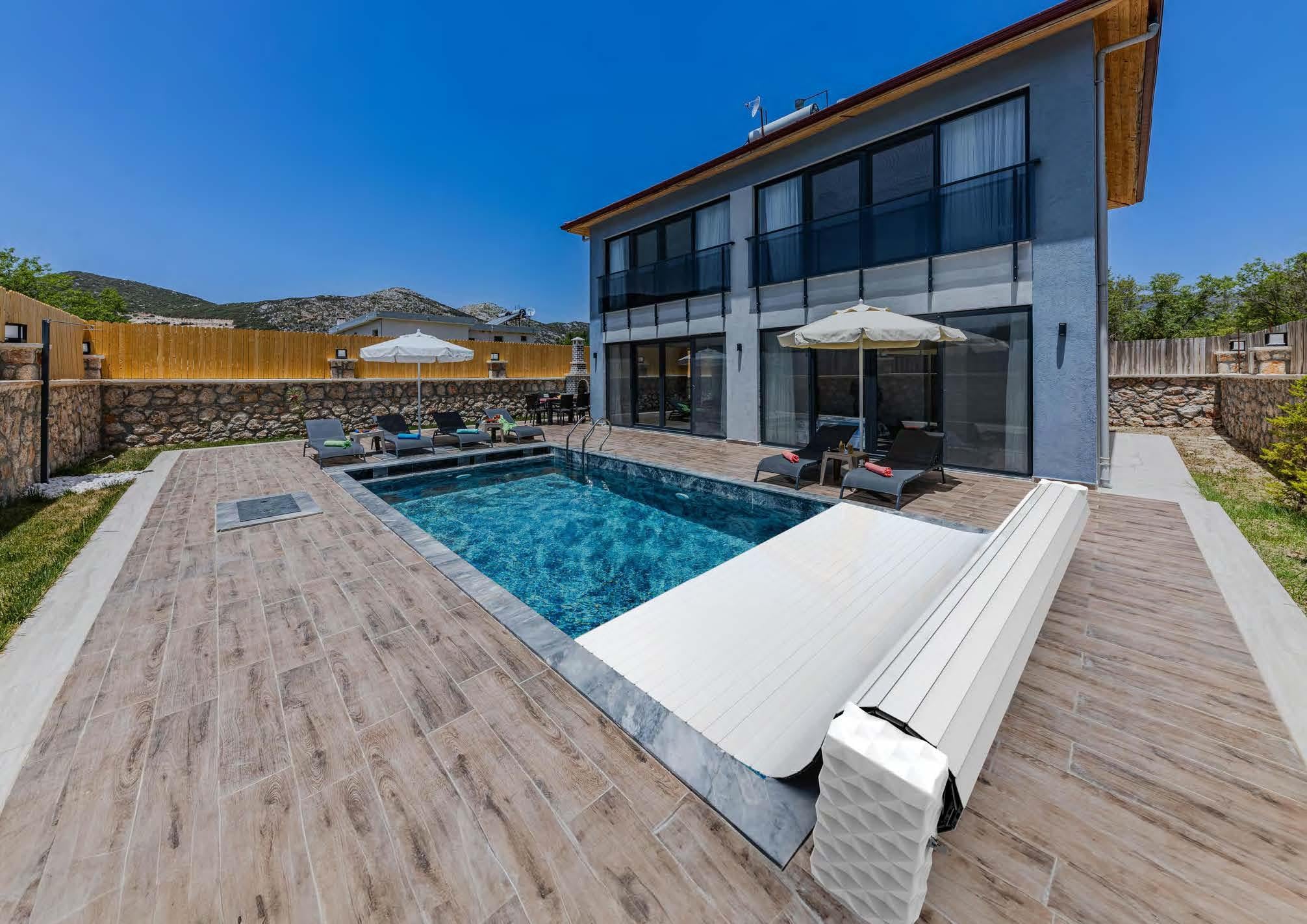 Havuz Üstü PVC Kapama | Havuz Örtüsü  | Havuz üstü platform ve kapama sistemleri, kibrishavuz.com ile Kıbrıs'ta...