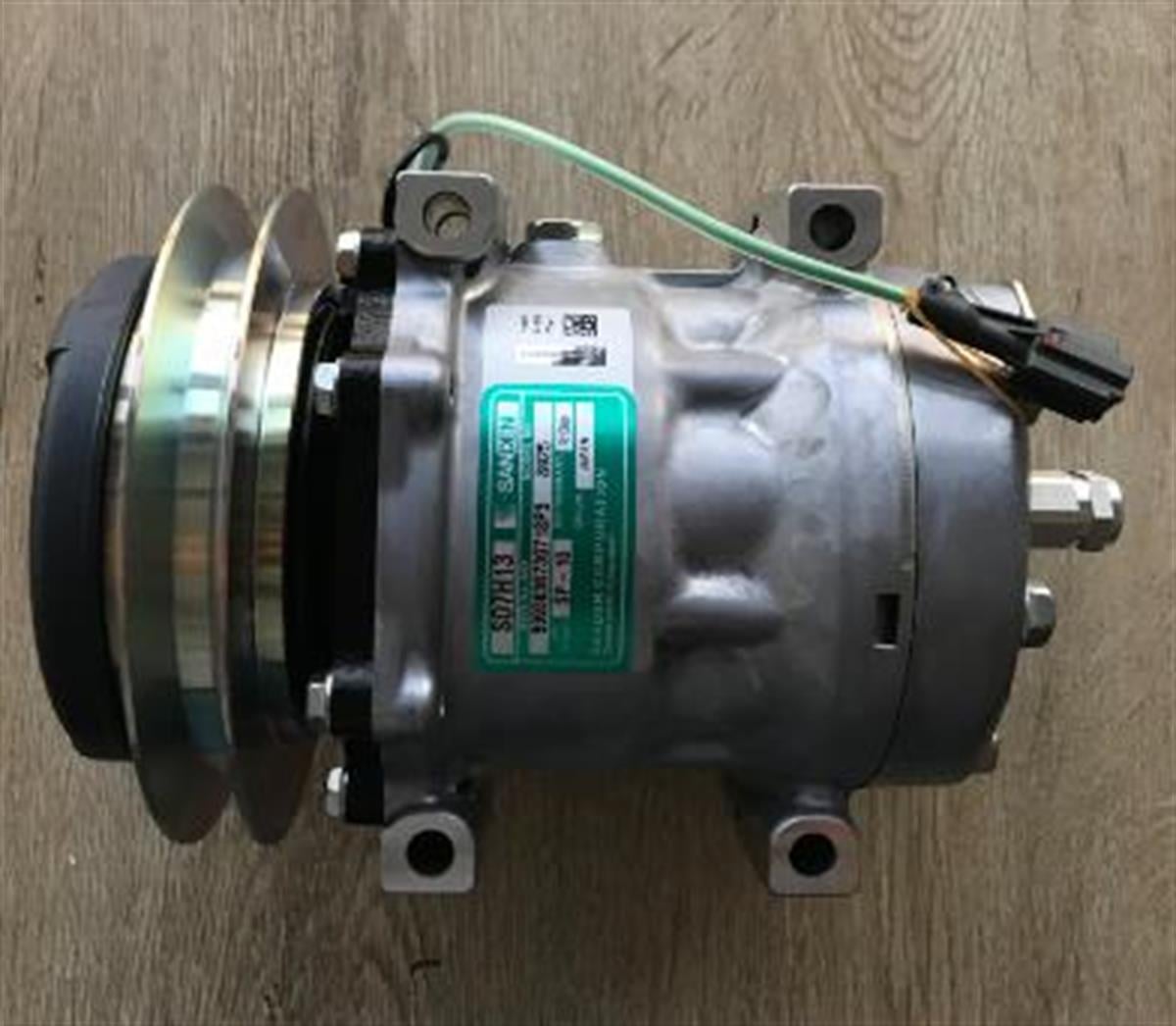 Klima Kompresör 24V Sumıtımo Case Kobelko Sk200 Sk400 Case Sd7h13 Bloktan Baglantılı V Kayıs Arkadan Çıkış