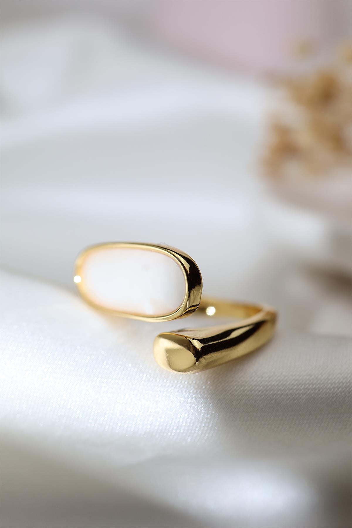 Oval Çan Taşı Gold Yüzük