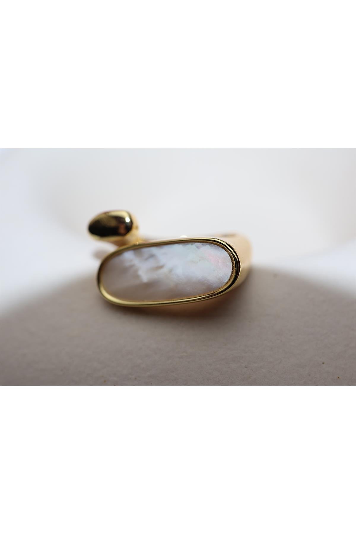 Oval Çan Taşı Gold Yüzük