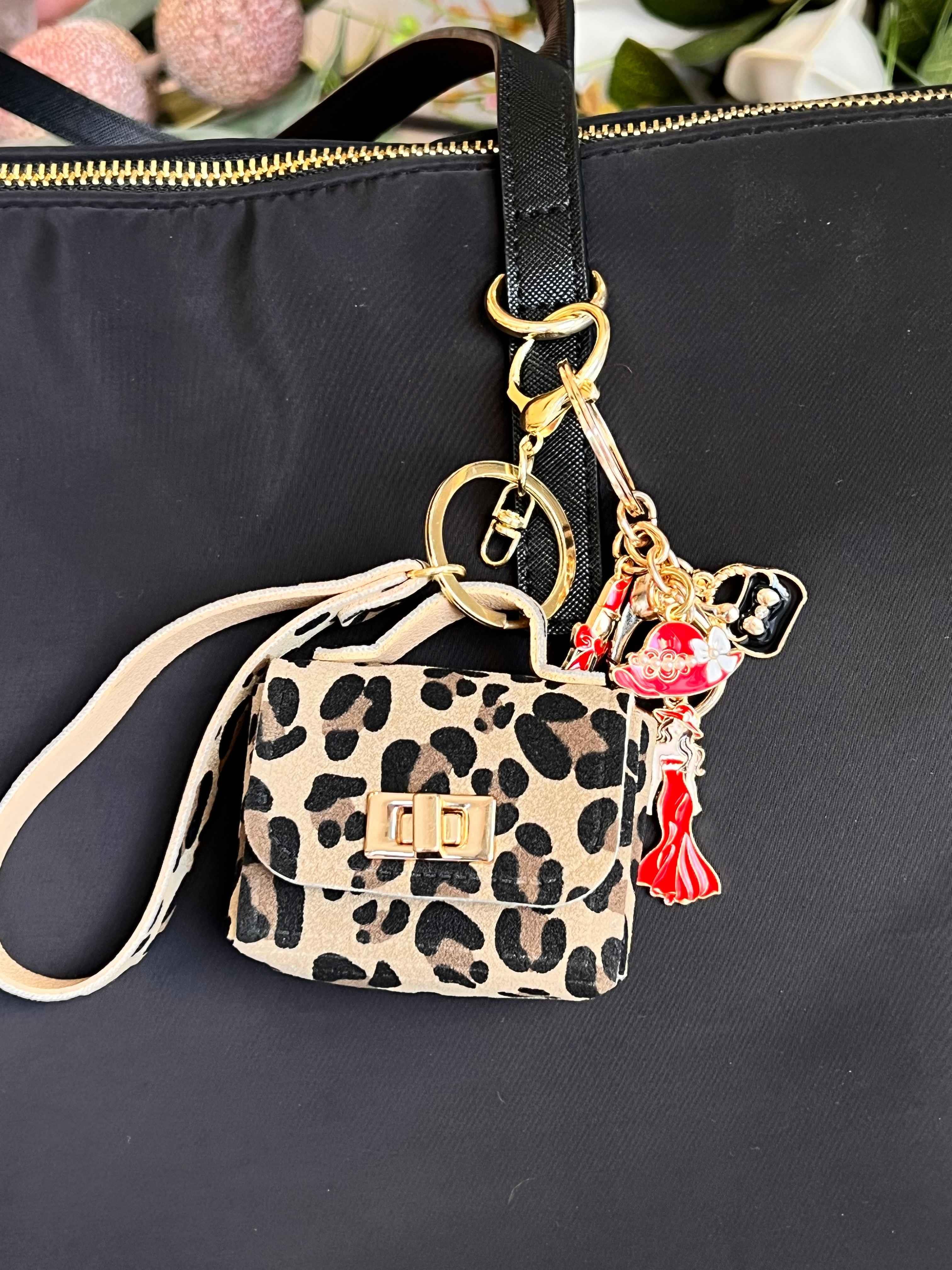 Charm Leopar Çanta Figürlü Anahtarlık - Çanta Charm (Kırmızı Şapka Model) 