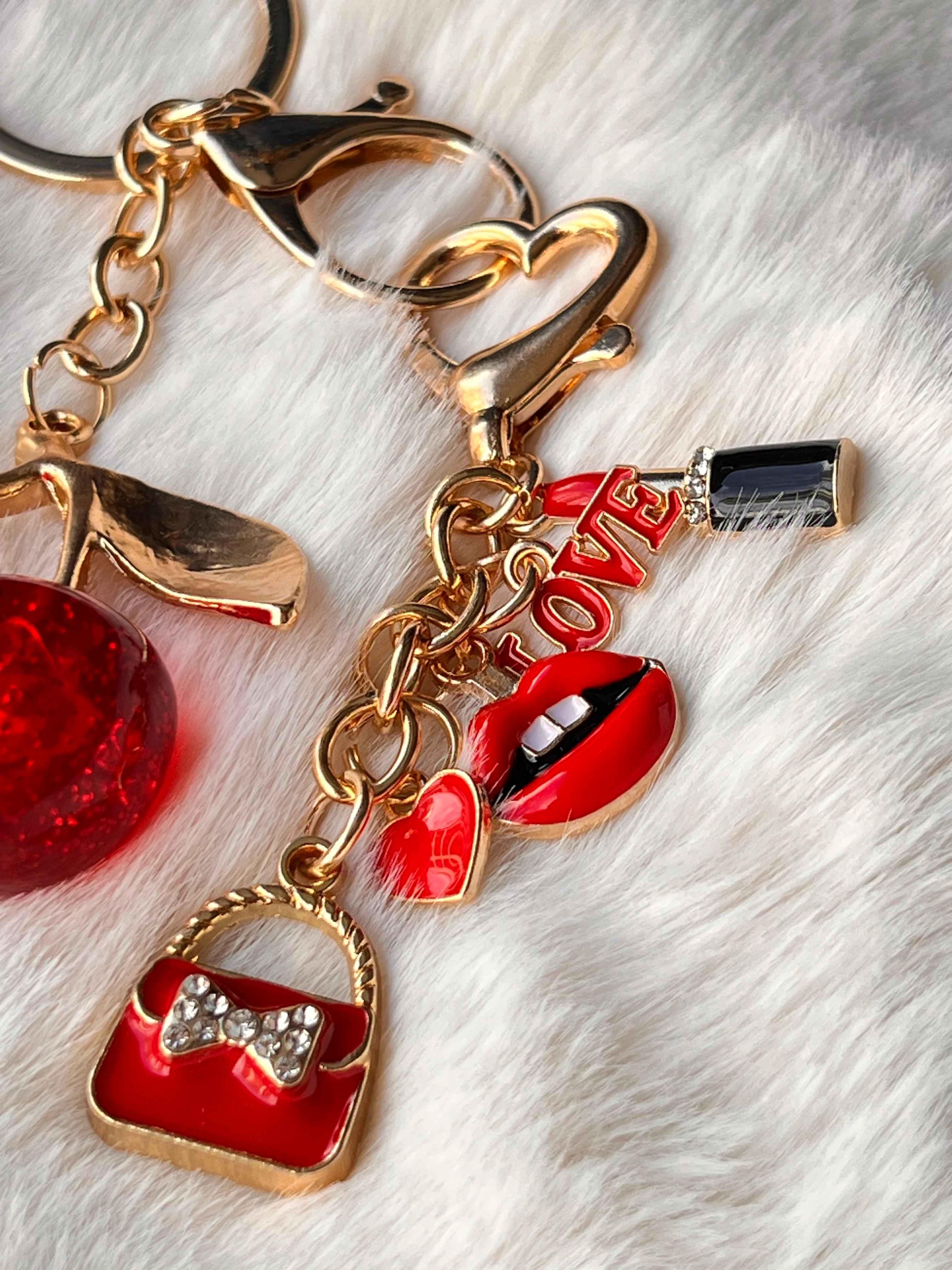 Hediyelik Kırmızı Kiraz ve Charm Detaylı Anahtarlık – Gold