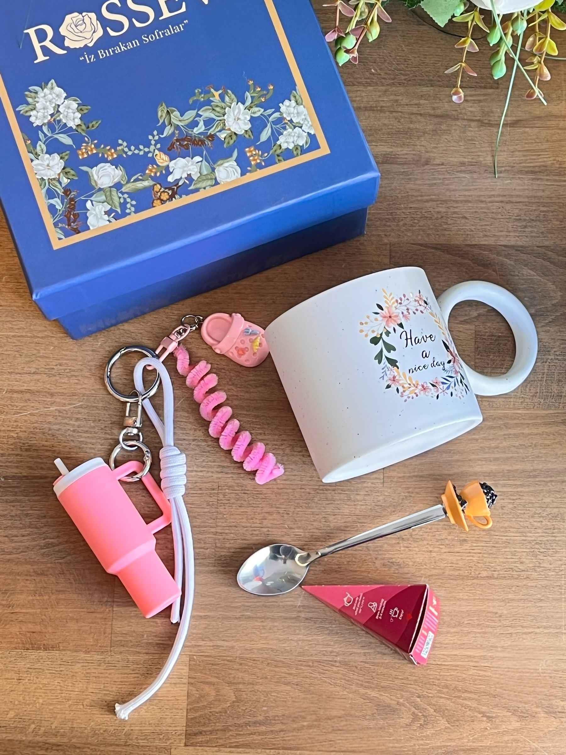 Hediyelik Pembe Çanta Charmlı Kupa 