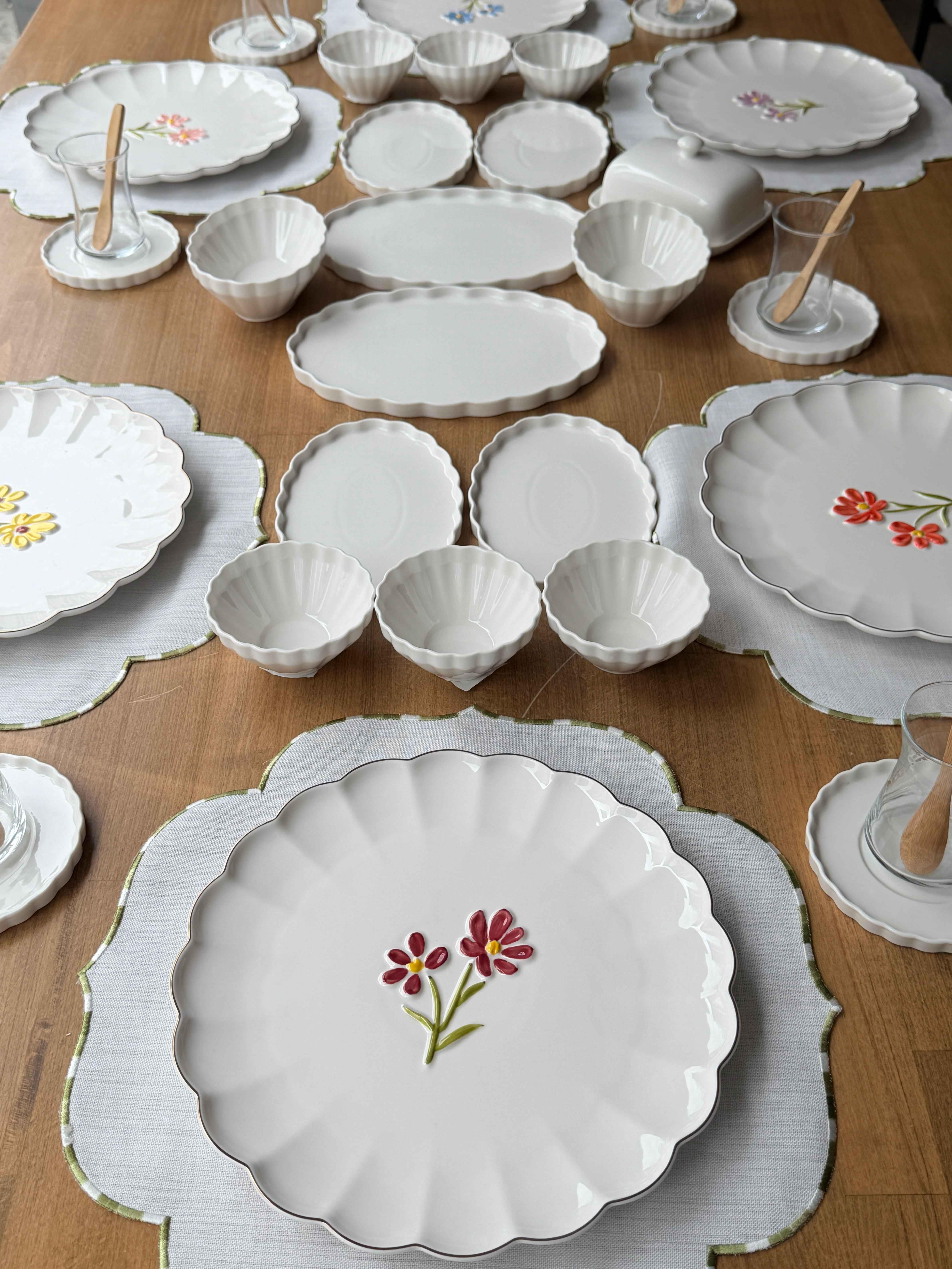 Porselen Kahvaltı Takımı 6 Kişilik 46 Parça Floria