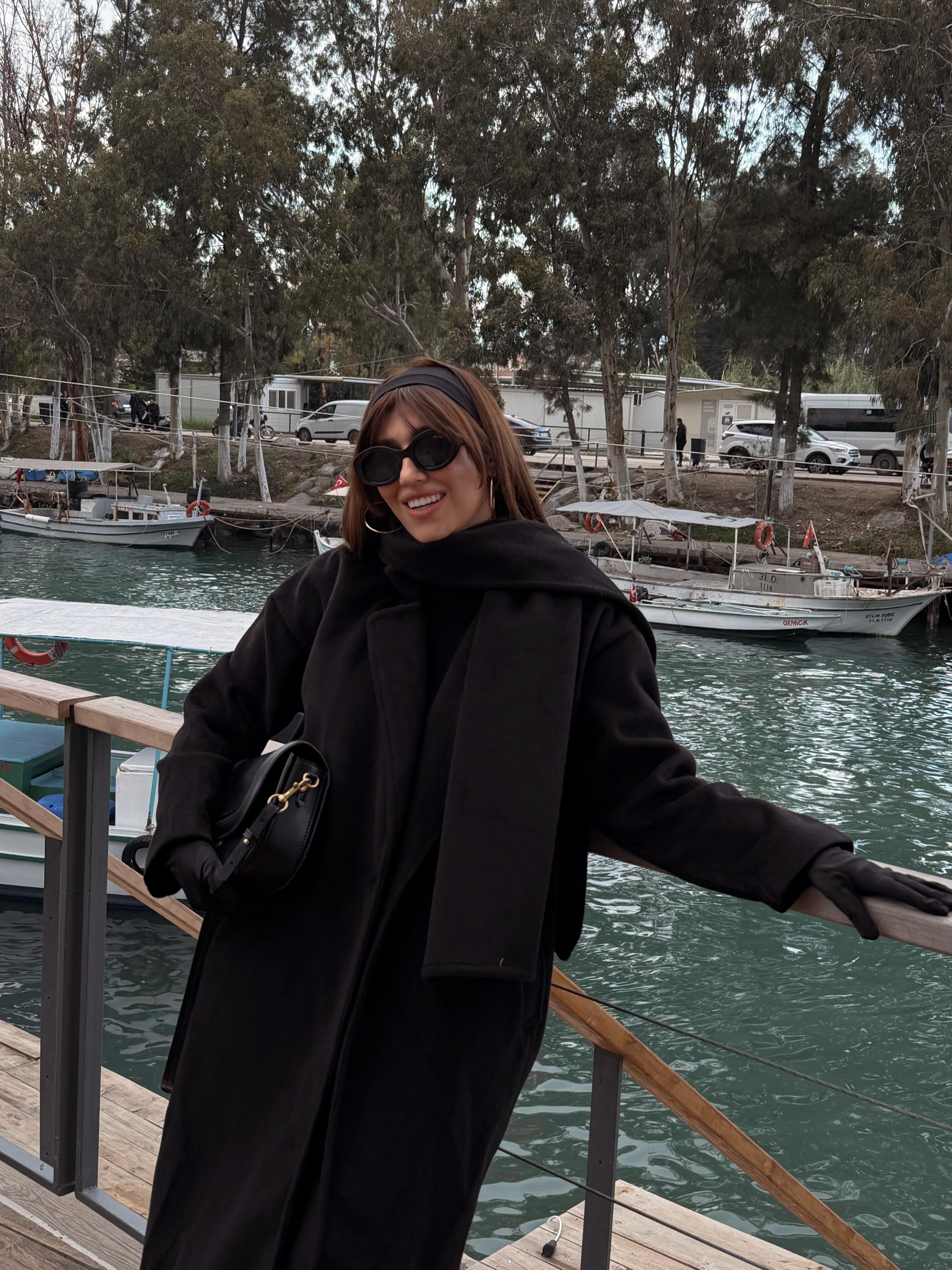 Atkı Detaylı Kaşe Kaban Siyah