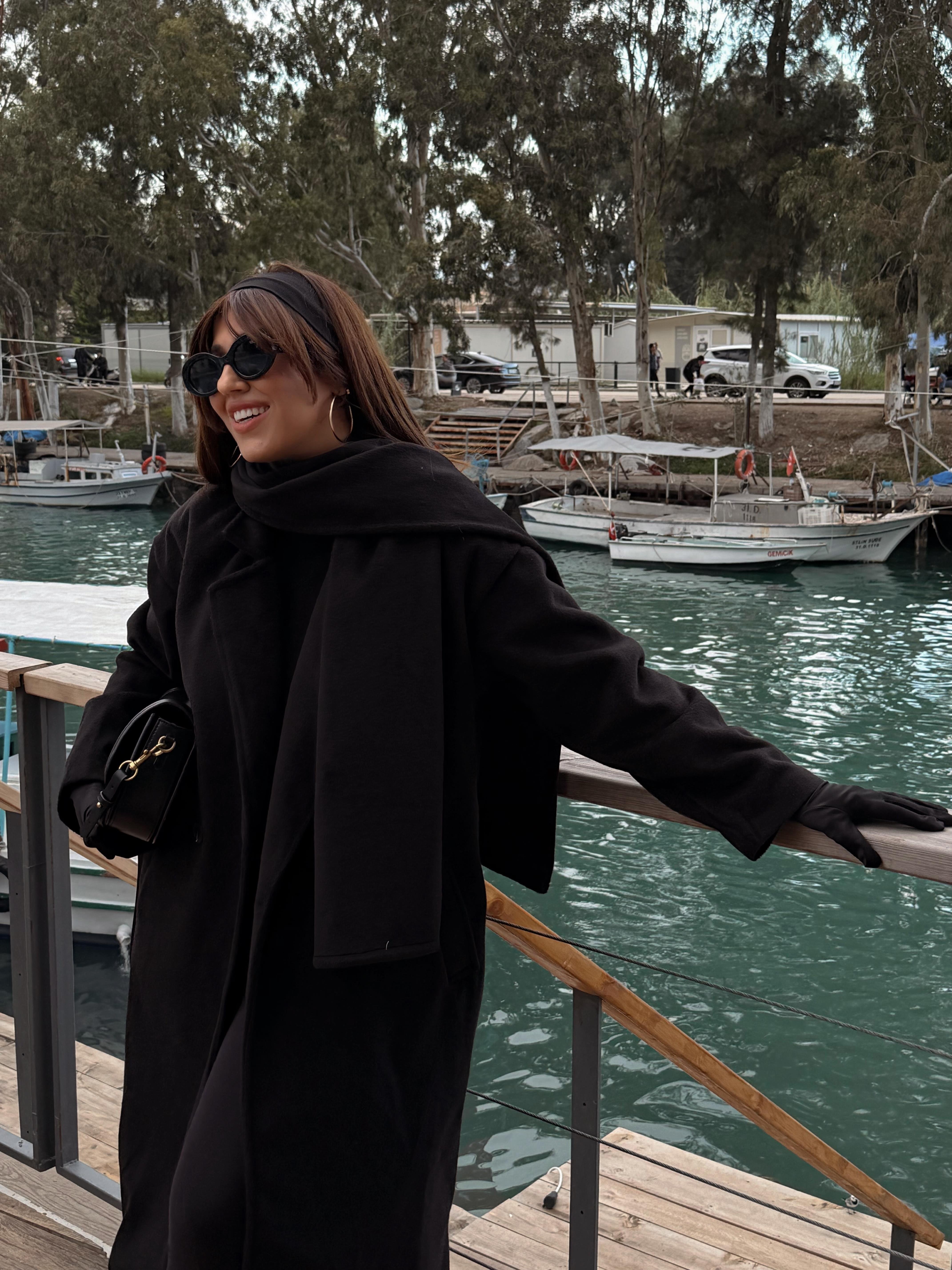 Atkı Detaylı Kaşe Kaban Siyah