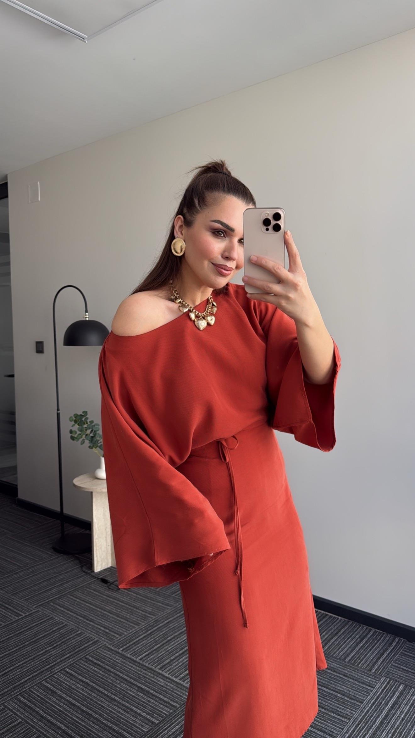 Beli büzdürme ayarlamalı yarasa kol elbise