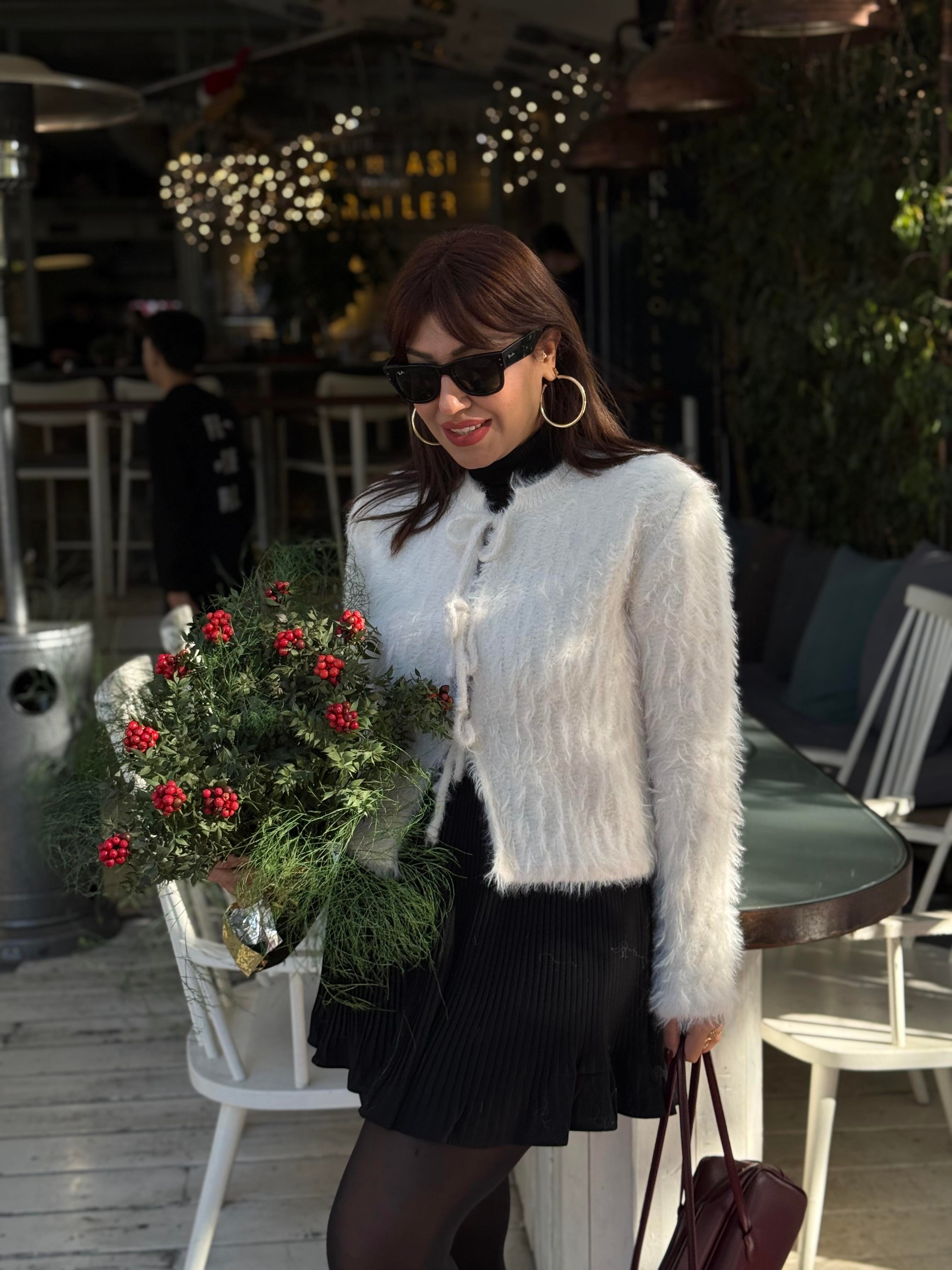 Önü bağcıklı hırka