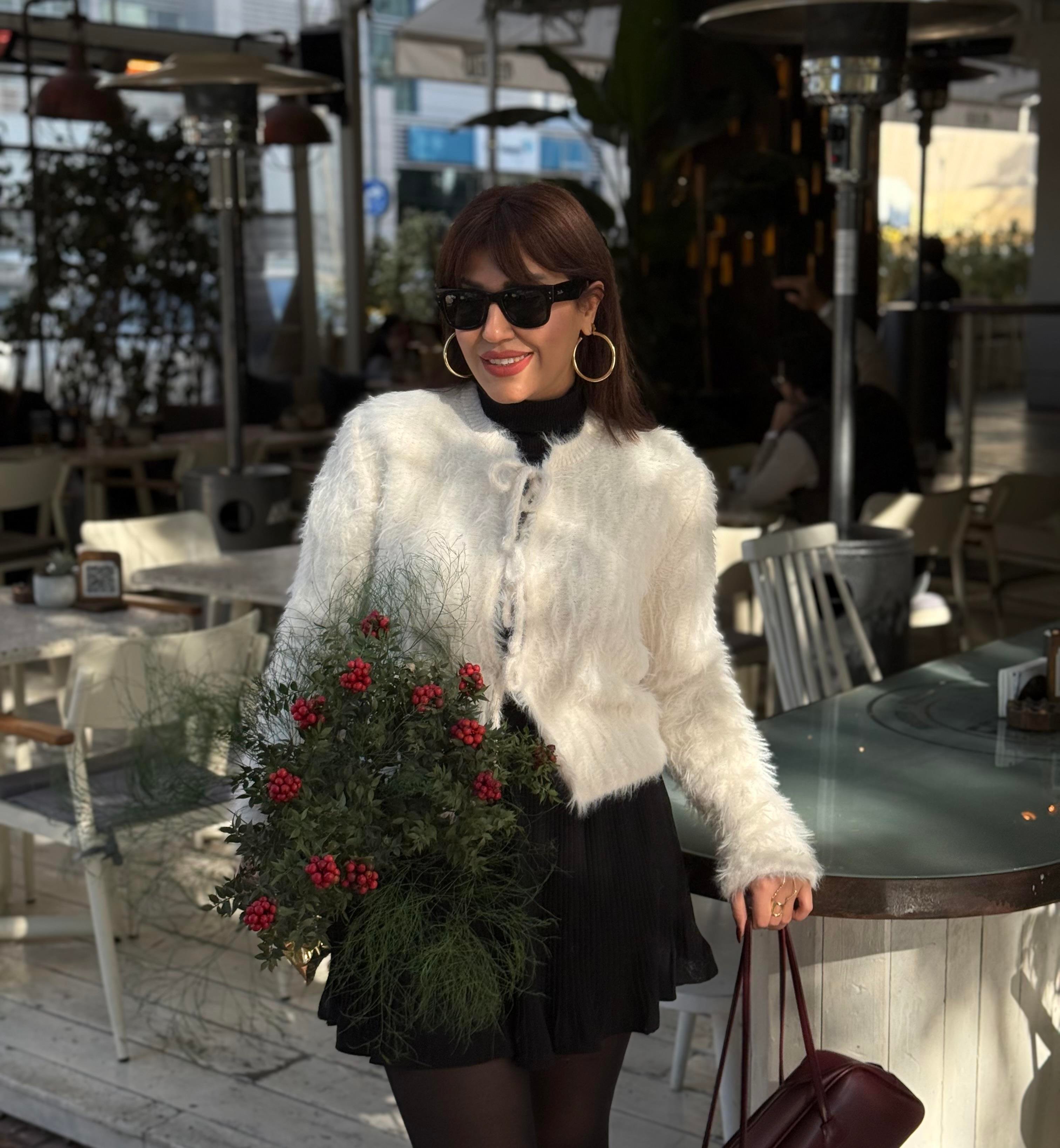 Önü bağcıklı hırka