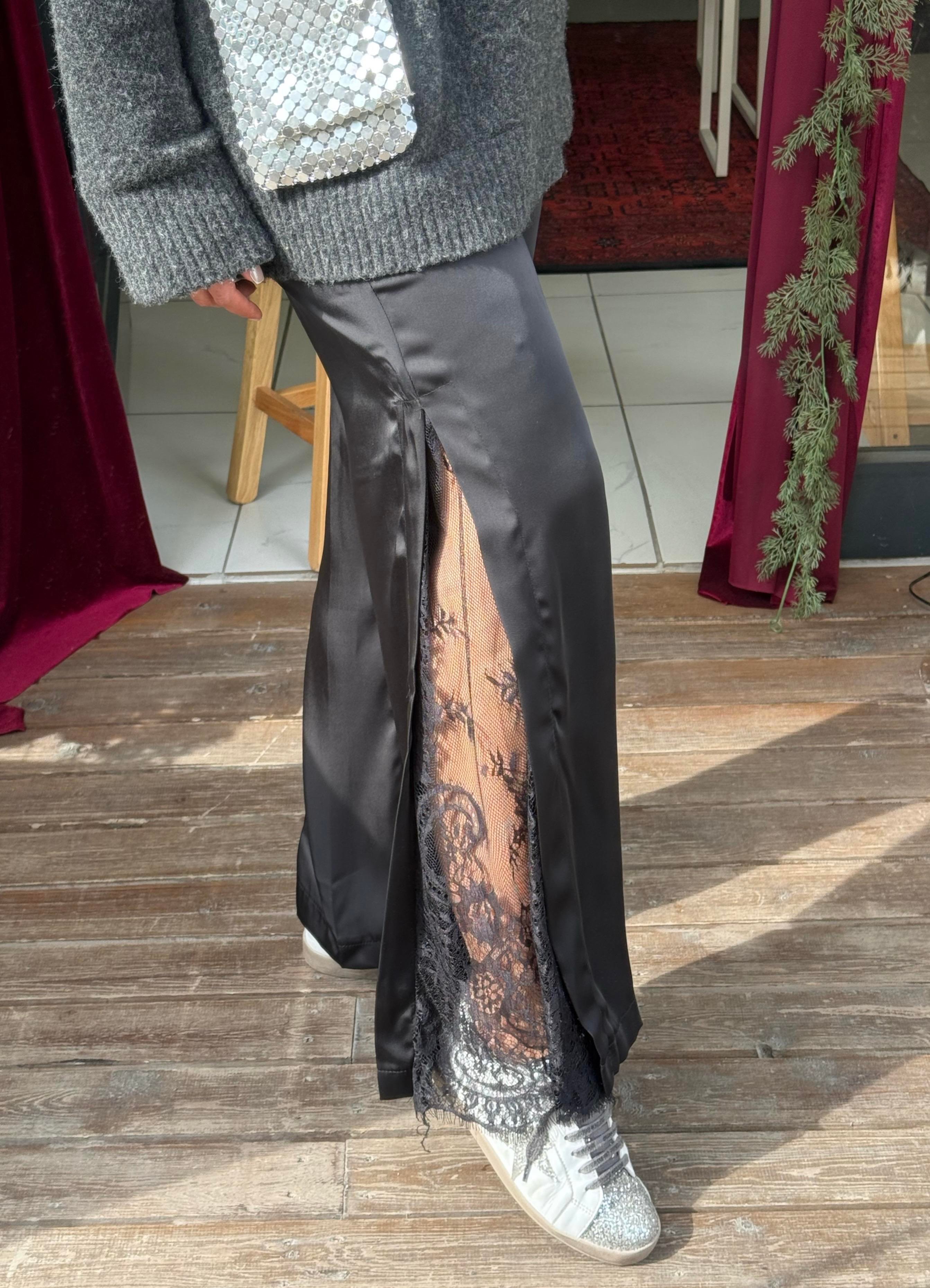 Paçası Dantelli Saten Pantolon