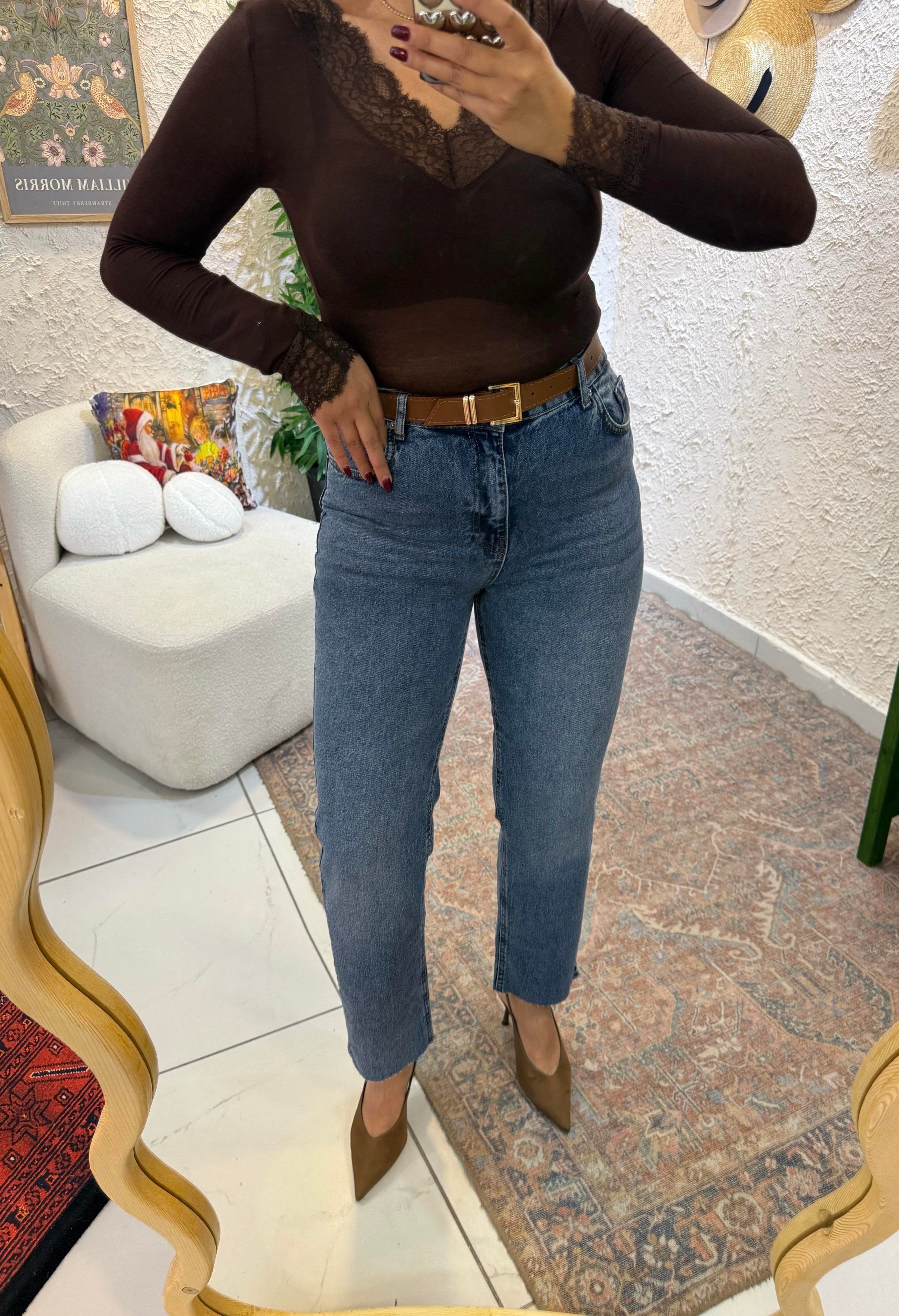 Paçası Kesik  Kemerli  Jean 