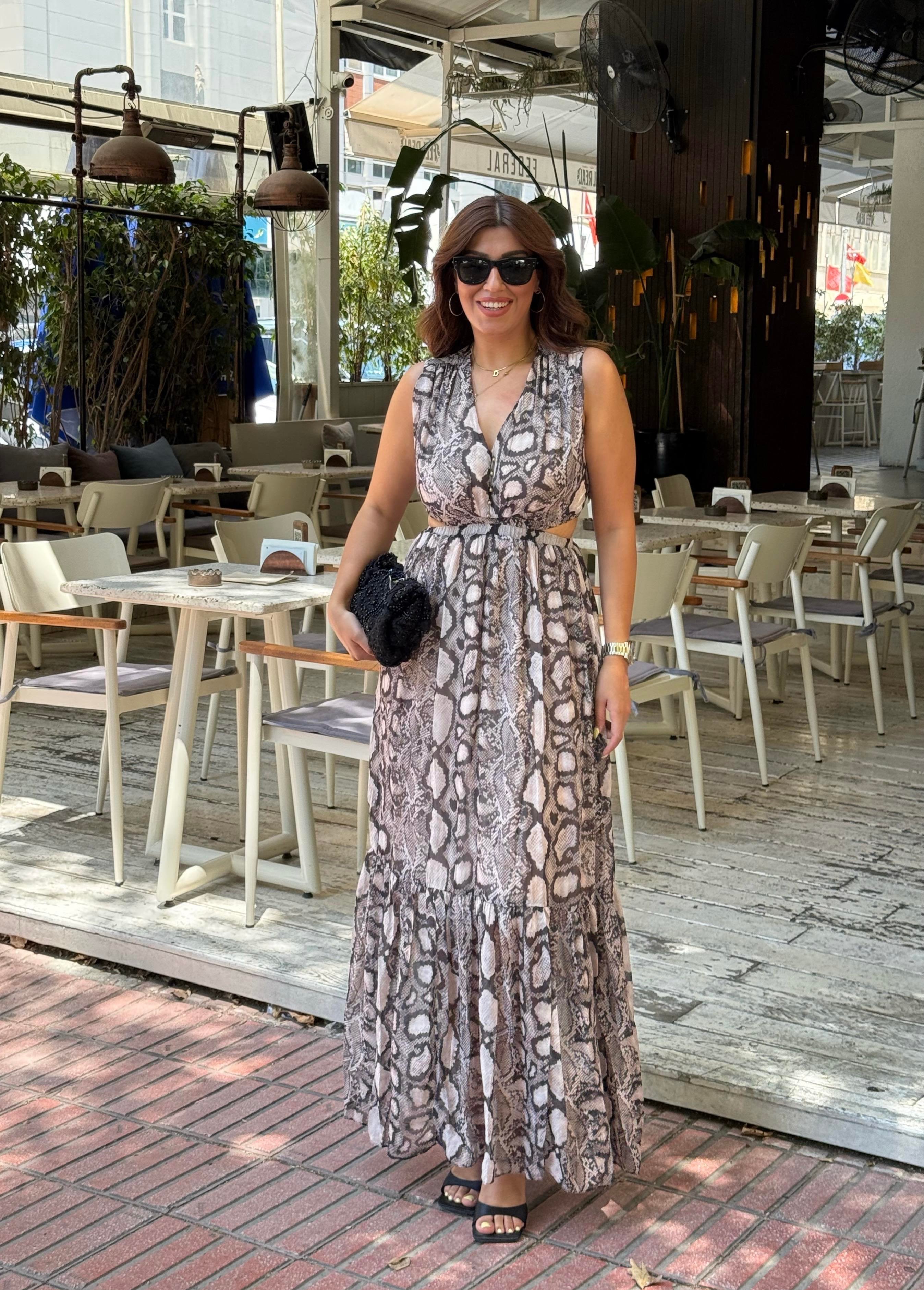 Yandan pencereli şifon elbise