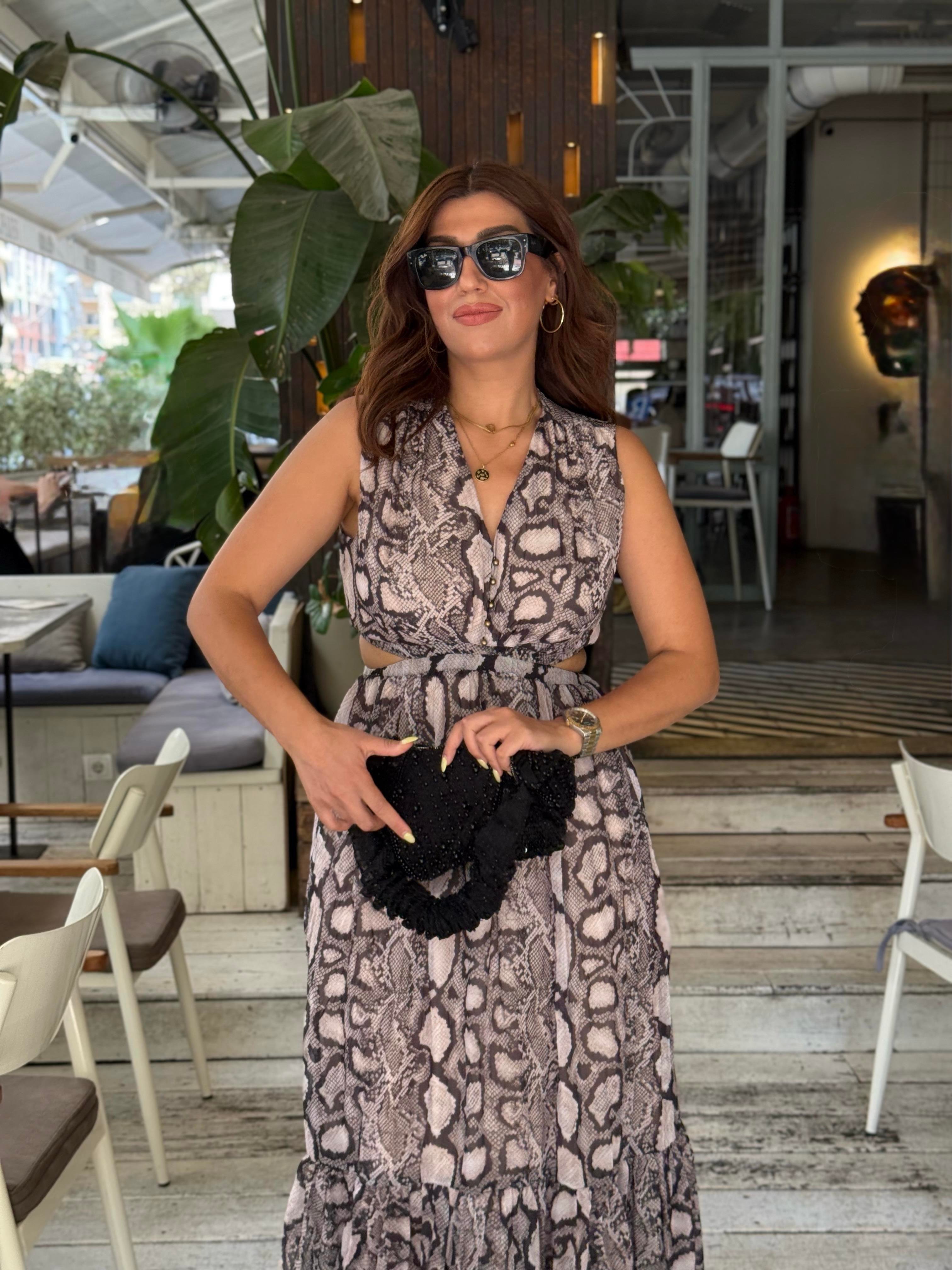 Yandan pencereli şifon elbise