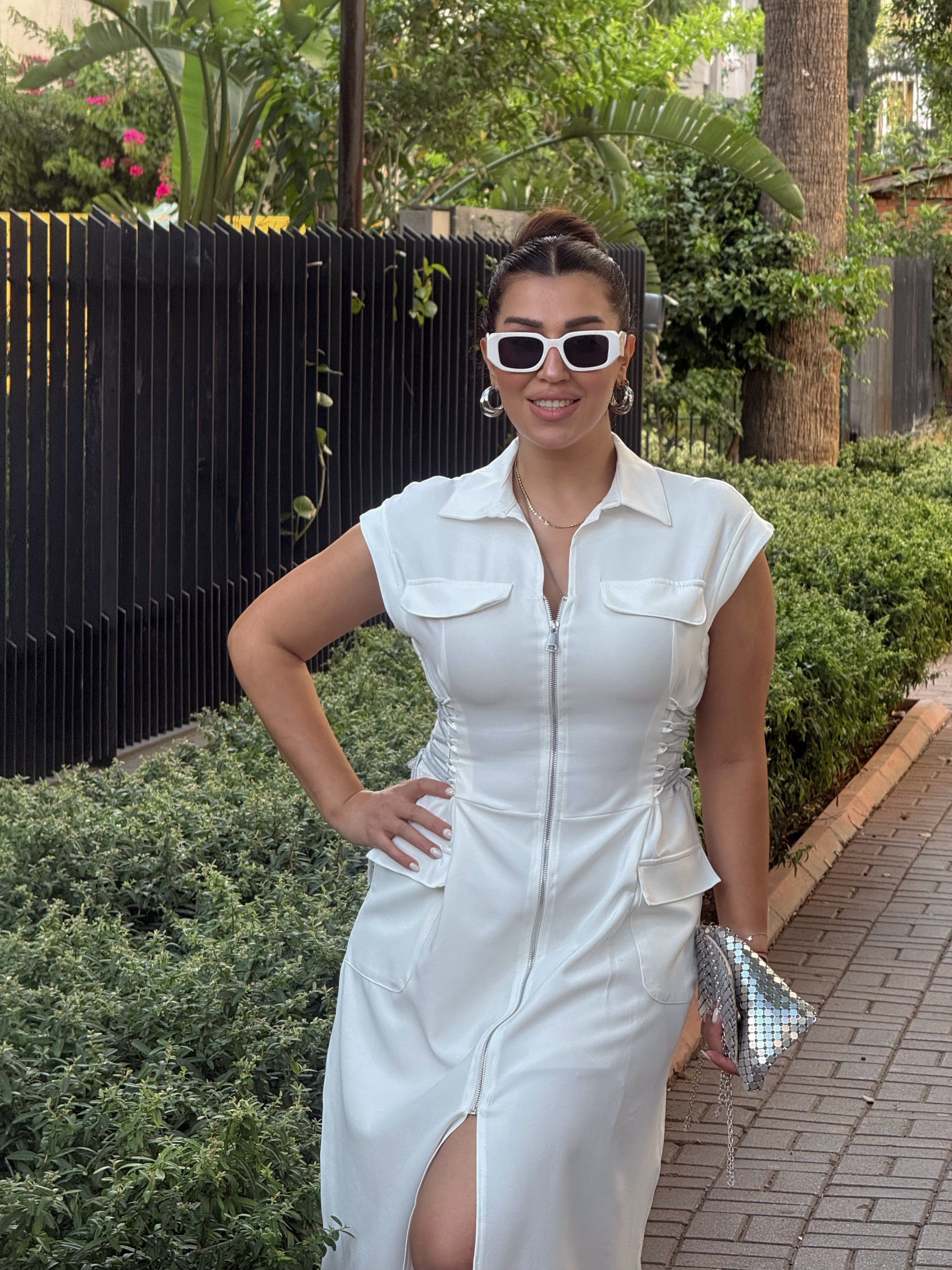 Yanı Bağcıklı Elbise 