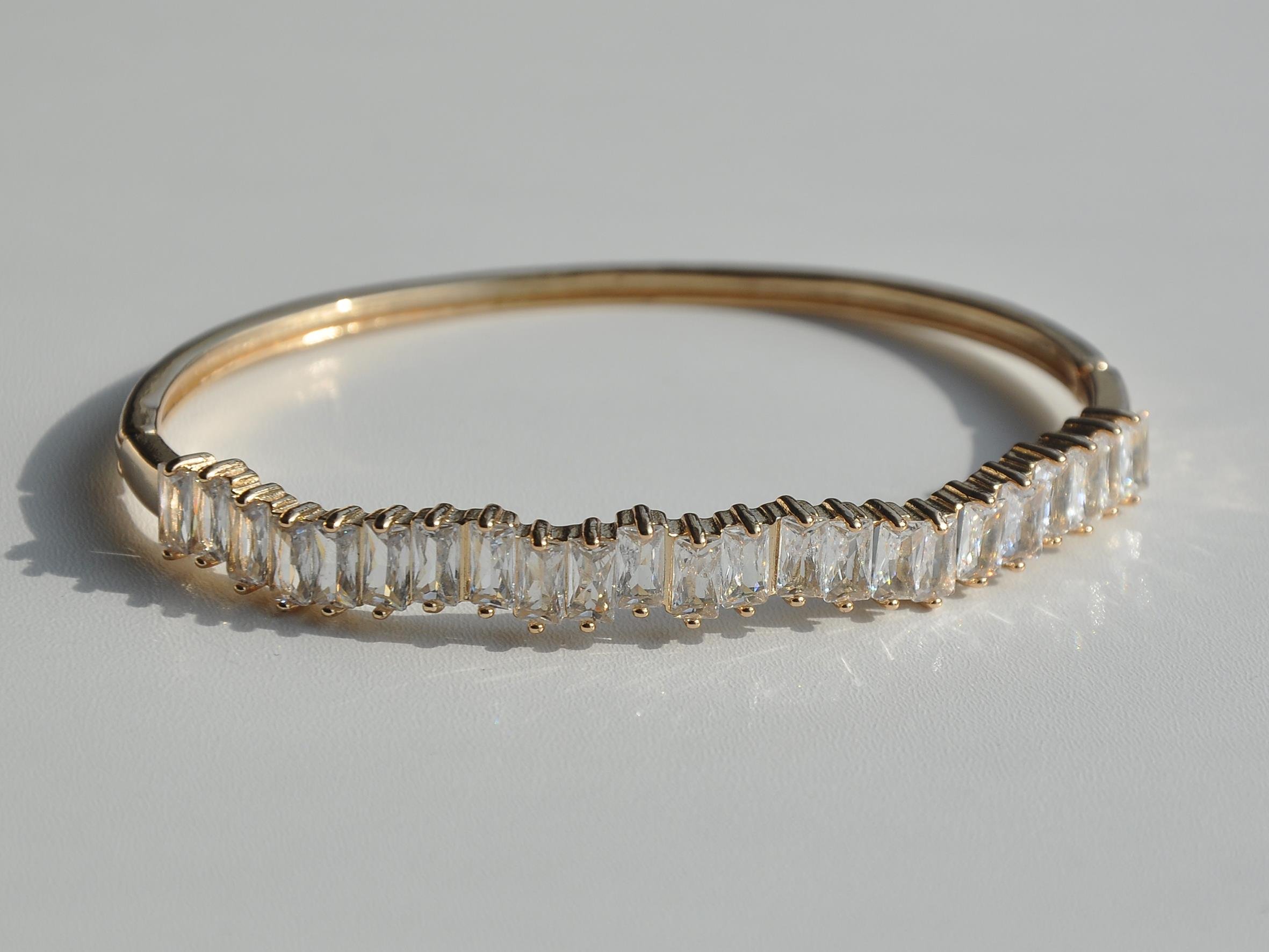 Gold 14K taş detaylı kelepçe