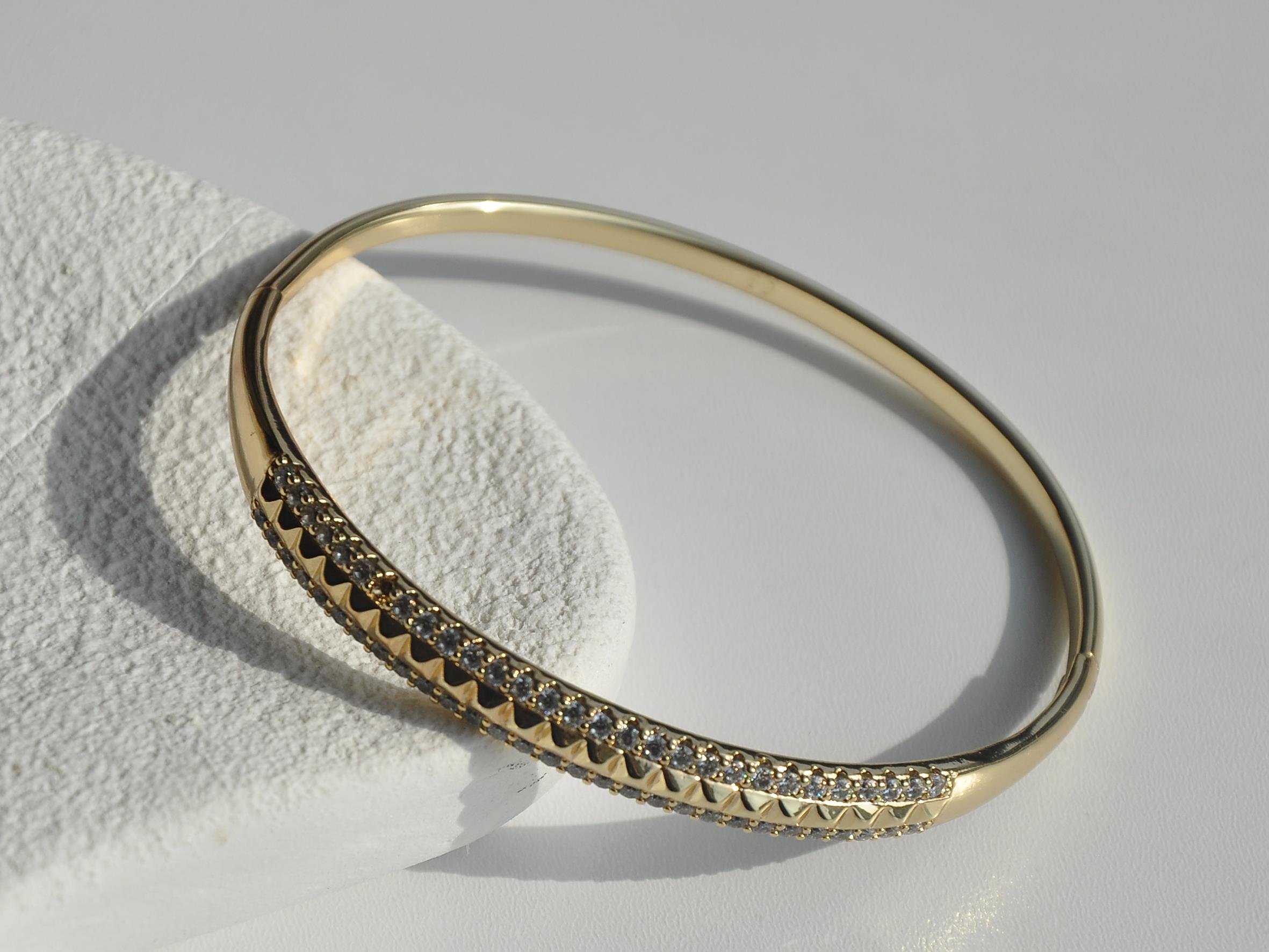 Gold 14K taş detaylı kelepçe