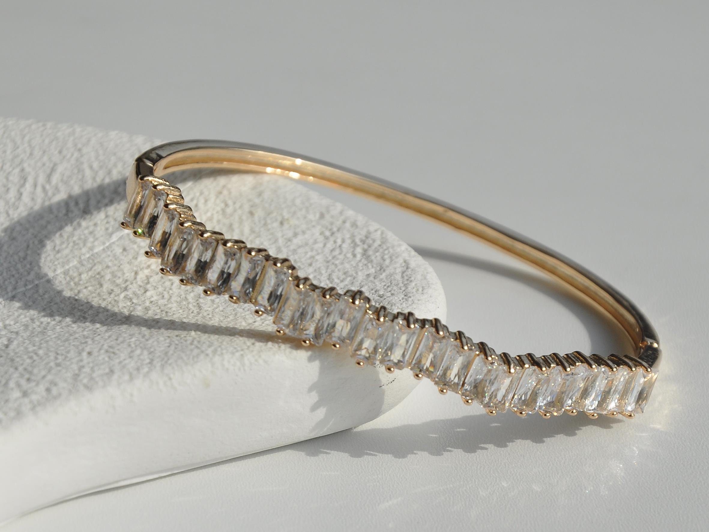 Gold 14K taş detaylı kelepçe
