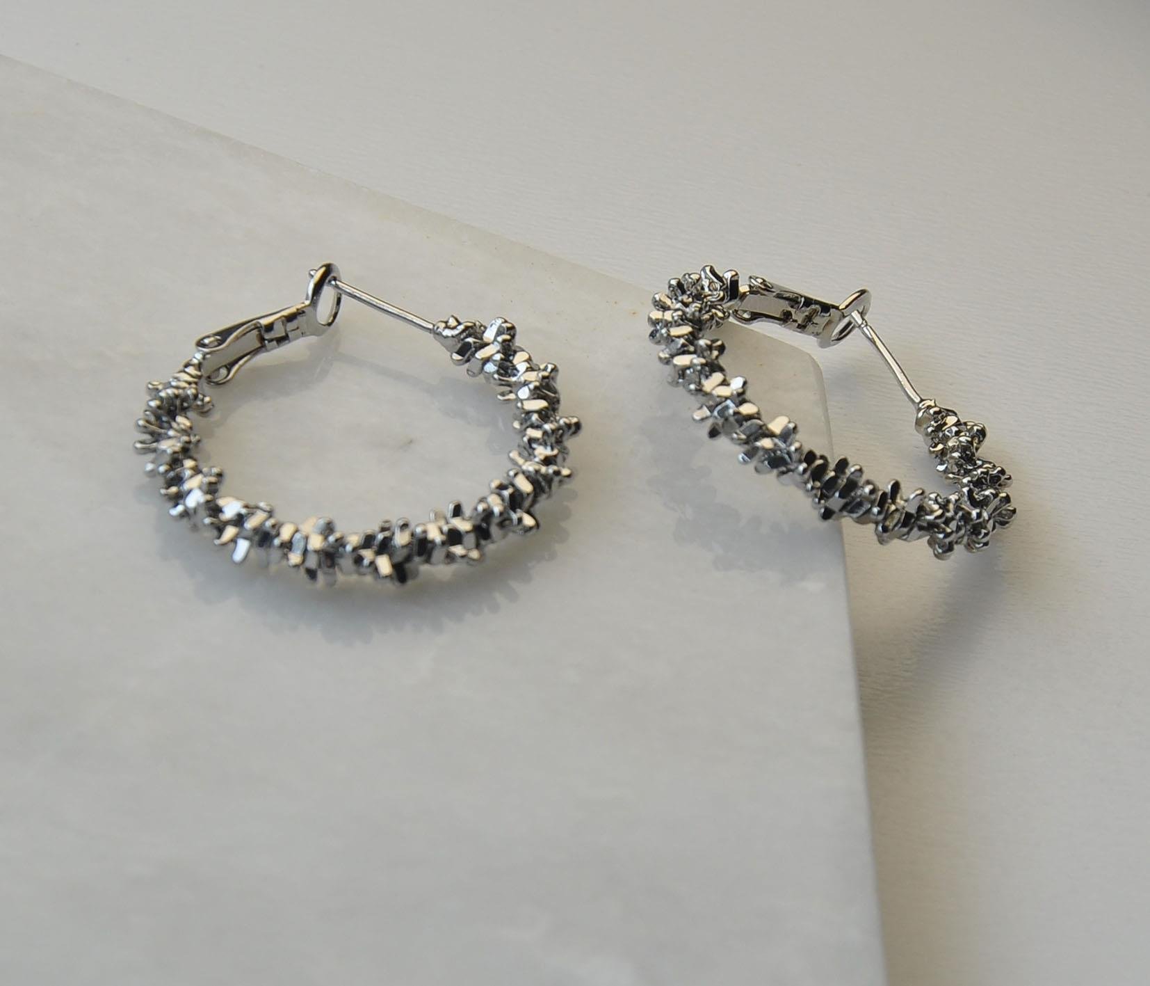 Silver çelik tırtıklı küpe