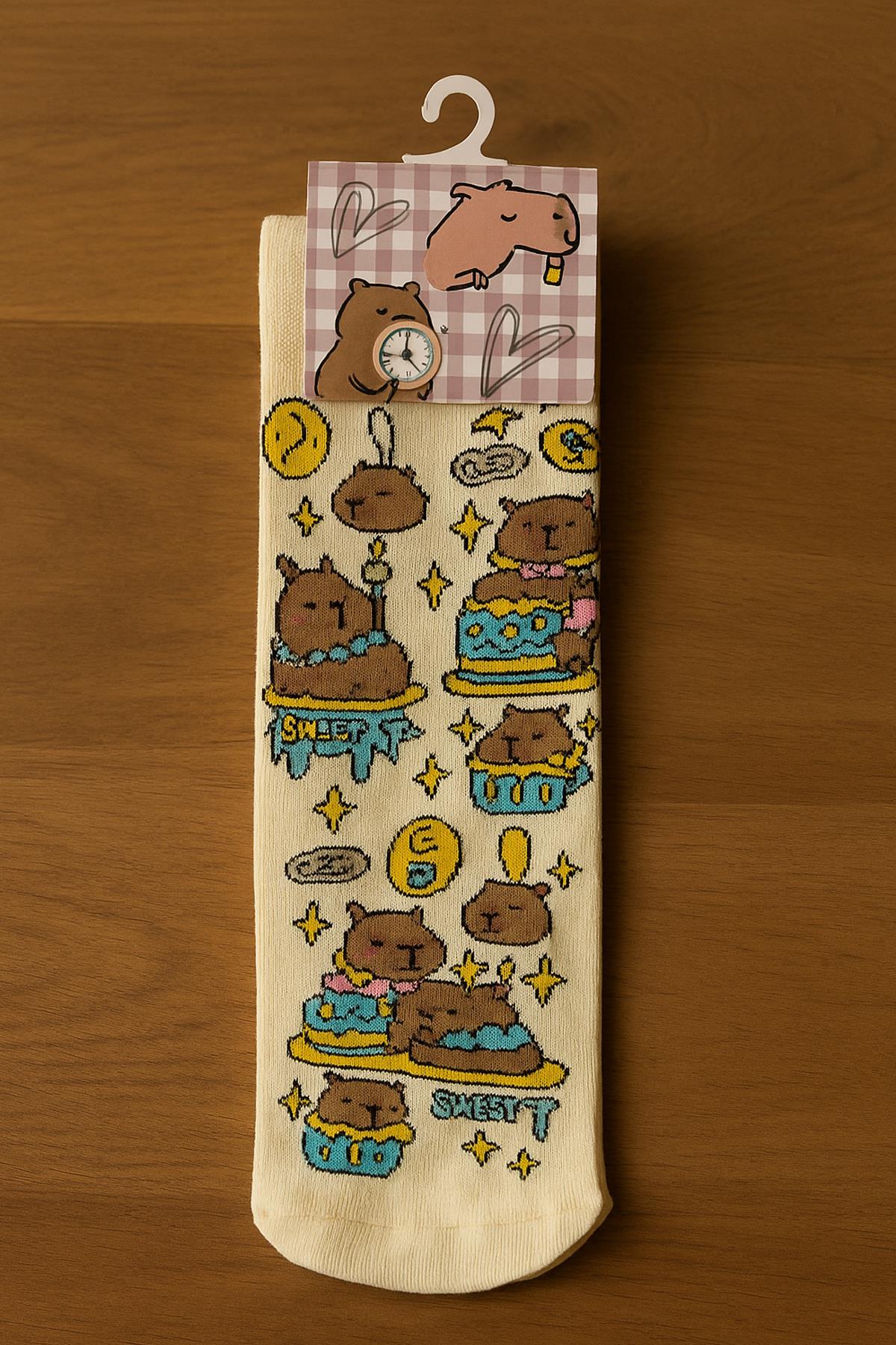 Pastalı Capy Bara Tam Boy Desen Çorap