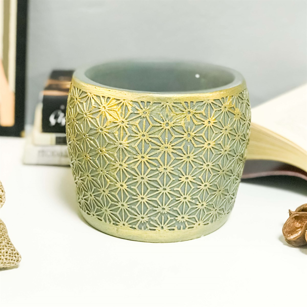 Eskitme Gold Desenli Dekoratif Beton Saksı