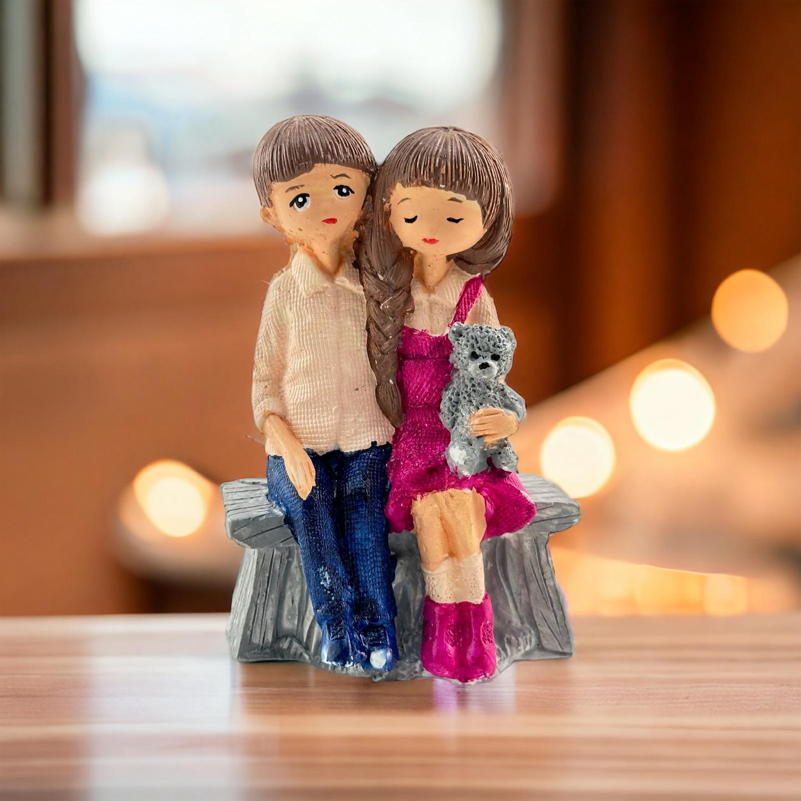 Kütükte Oturan Çift 