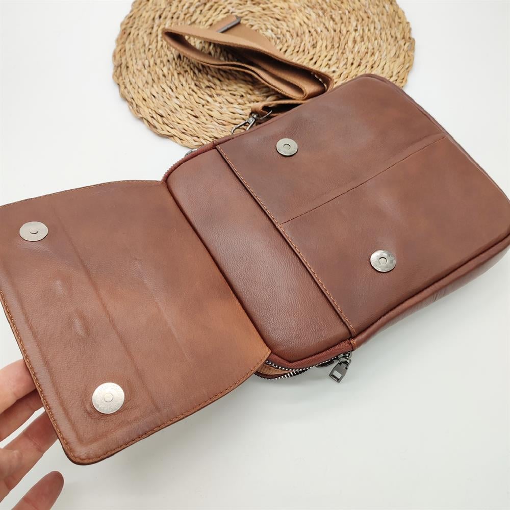 El Tutma Saplı Kapaklı El Çantası