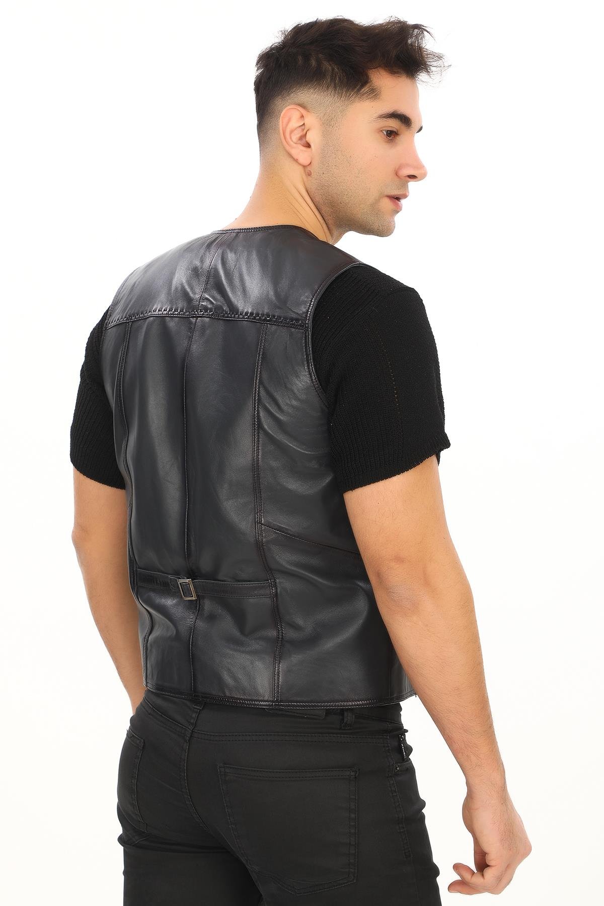 Gri Üzerine Atılmış Siyah Renk Detaylı Spor Deri Yelek