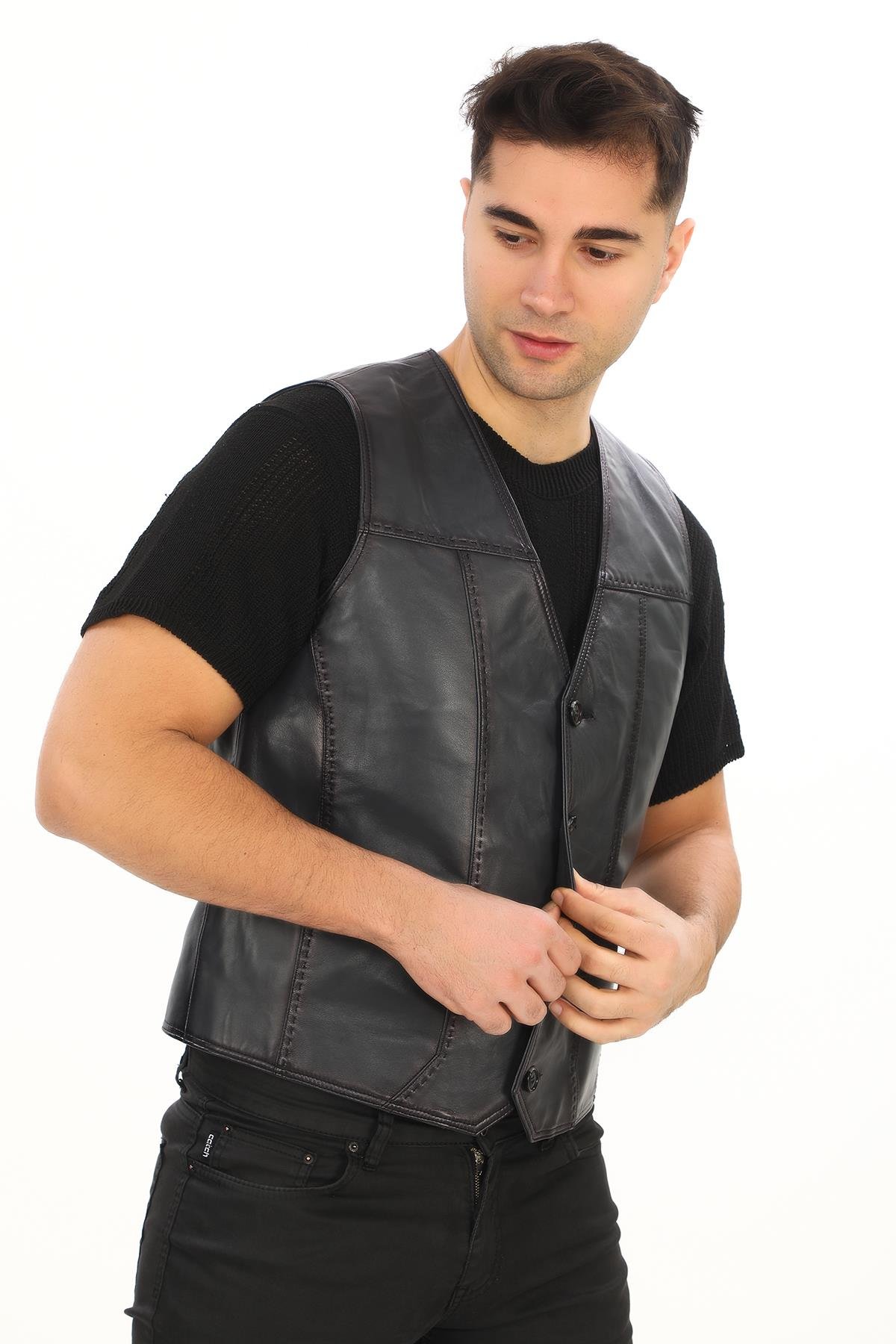 Gri Üzerine Atılmış Siyah Renk Detaylı Spor Deri Yelek