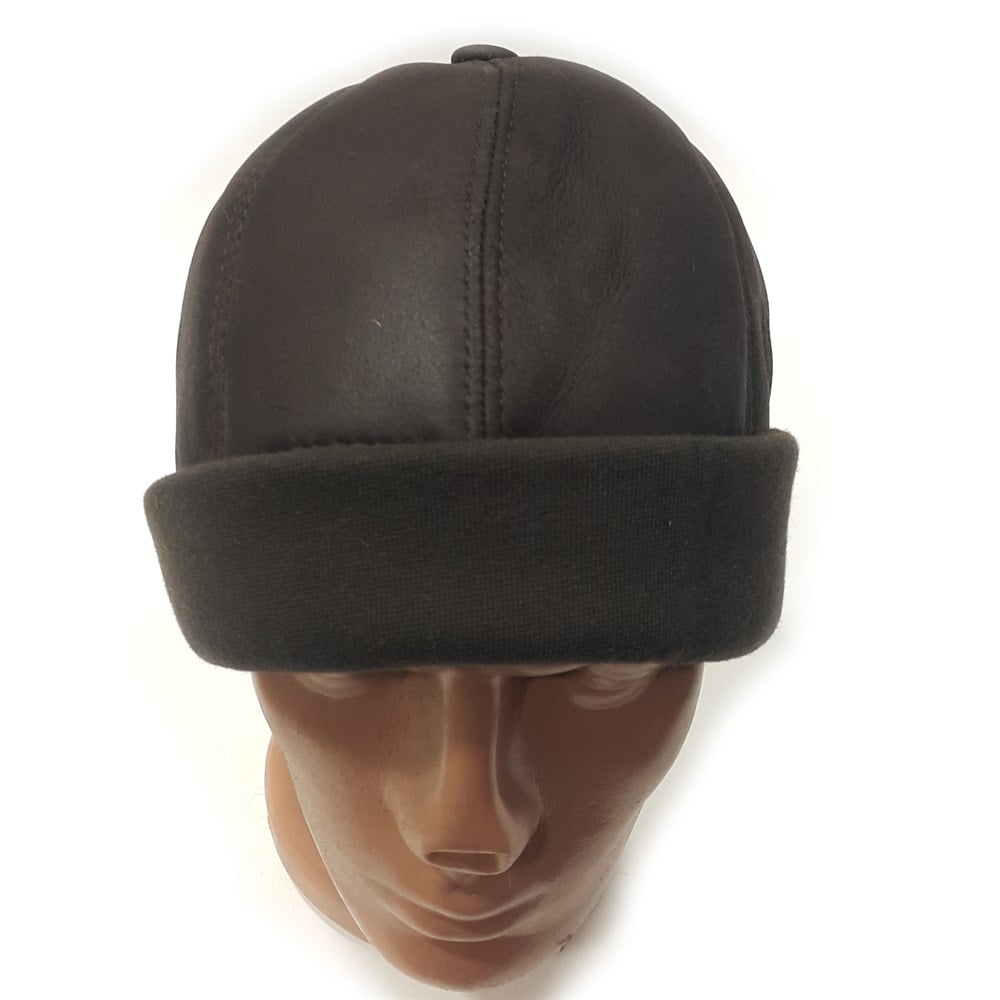 Kahverengi Renk Koyun Kürkü Tasarımlı Hakiki Deri Şapka