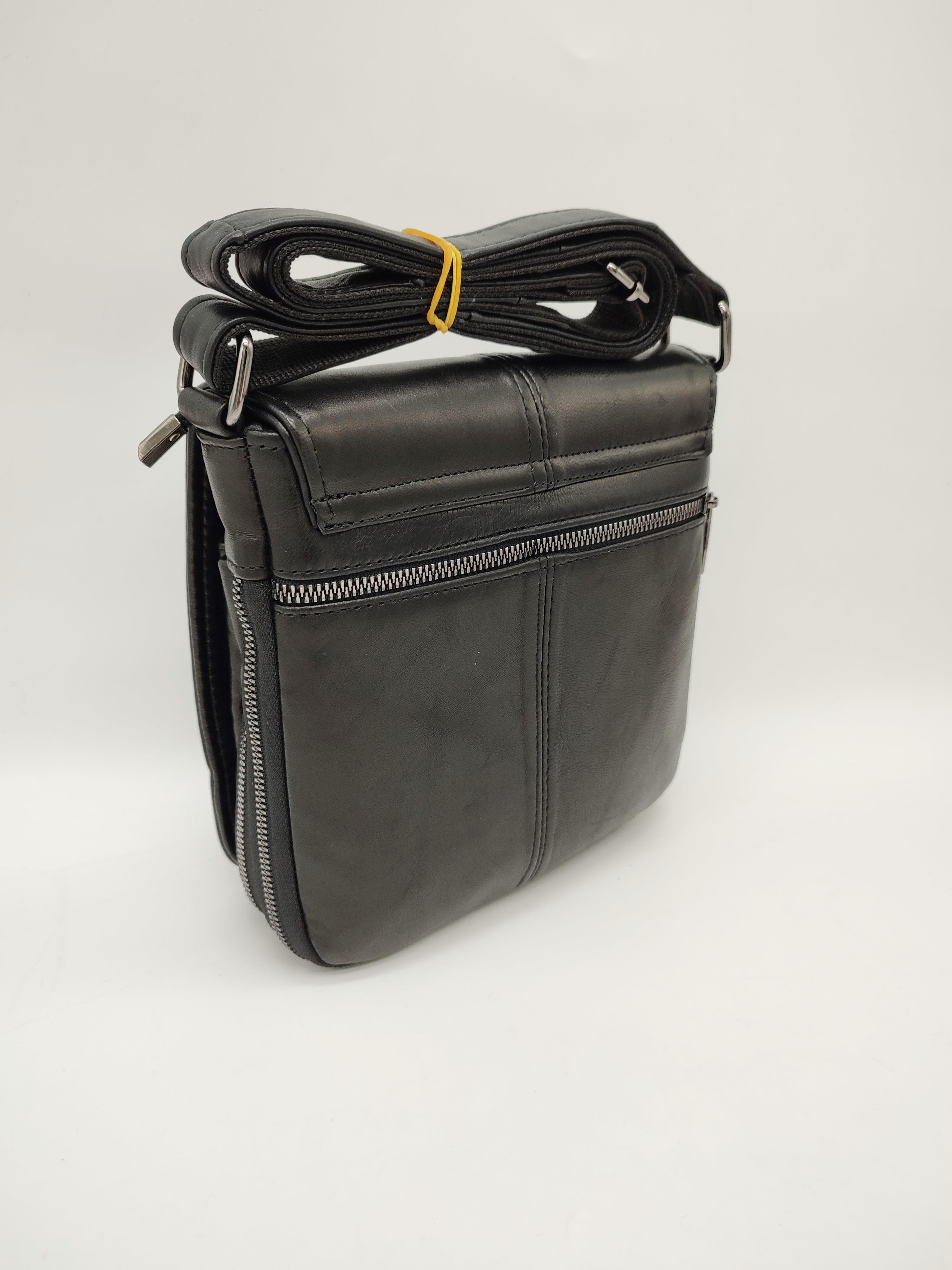 Kapaklı Altı Körüklü Büyük Boy Omuz Çantası