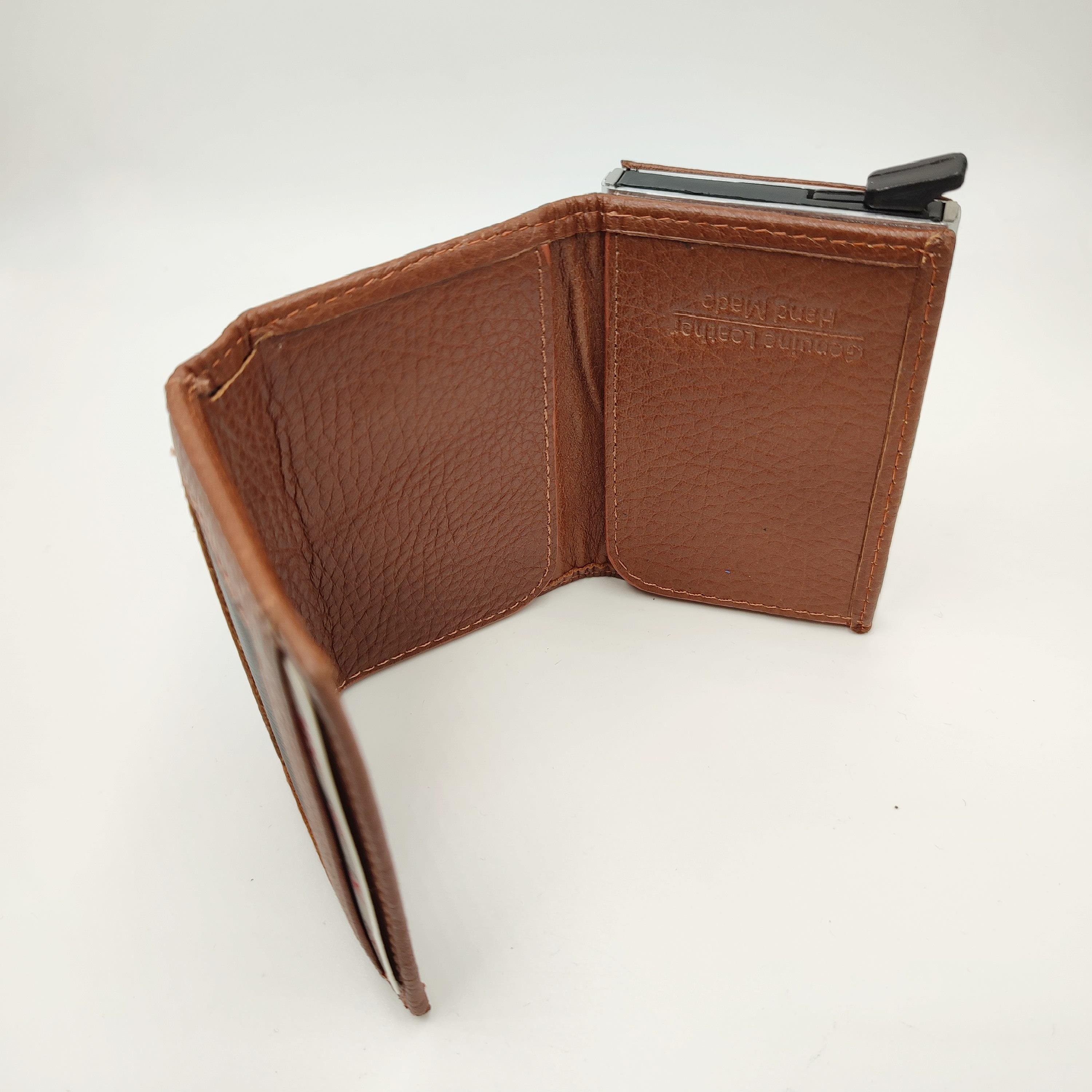 Kartlık Bölmeli Mekanizmalı Cüzdan 