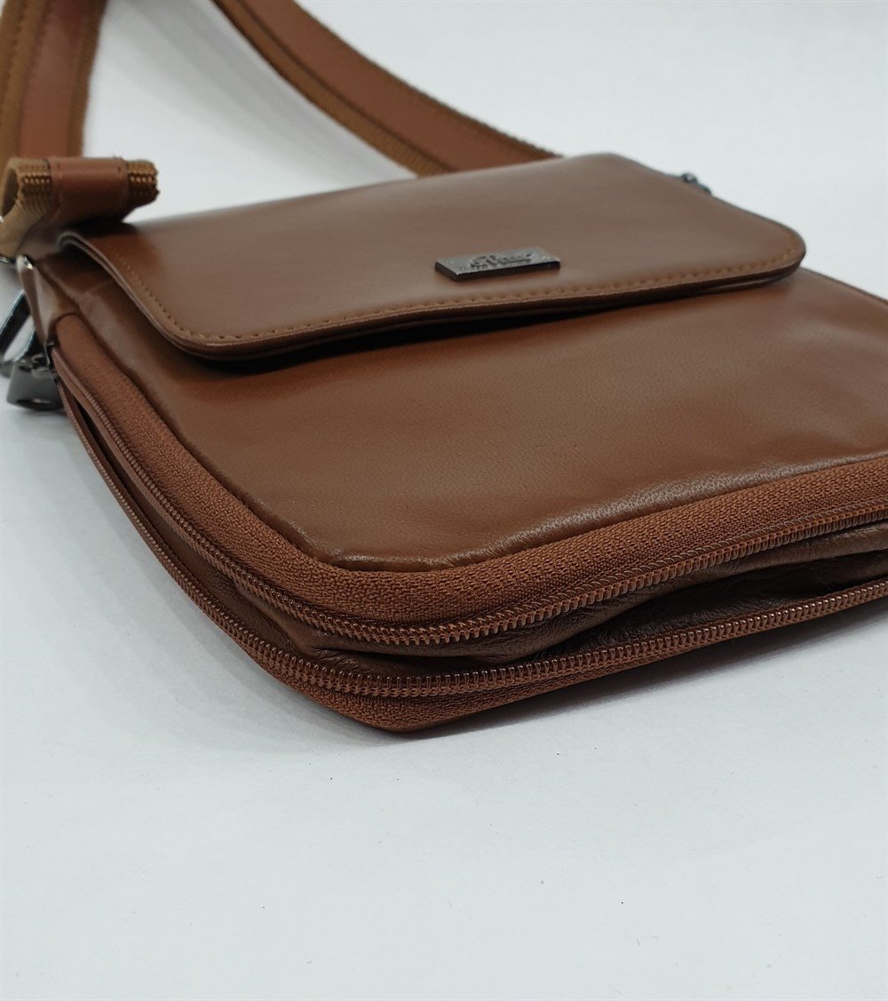 Küçük Boy Kapaklı Deri El Çantası