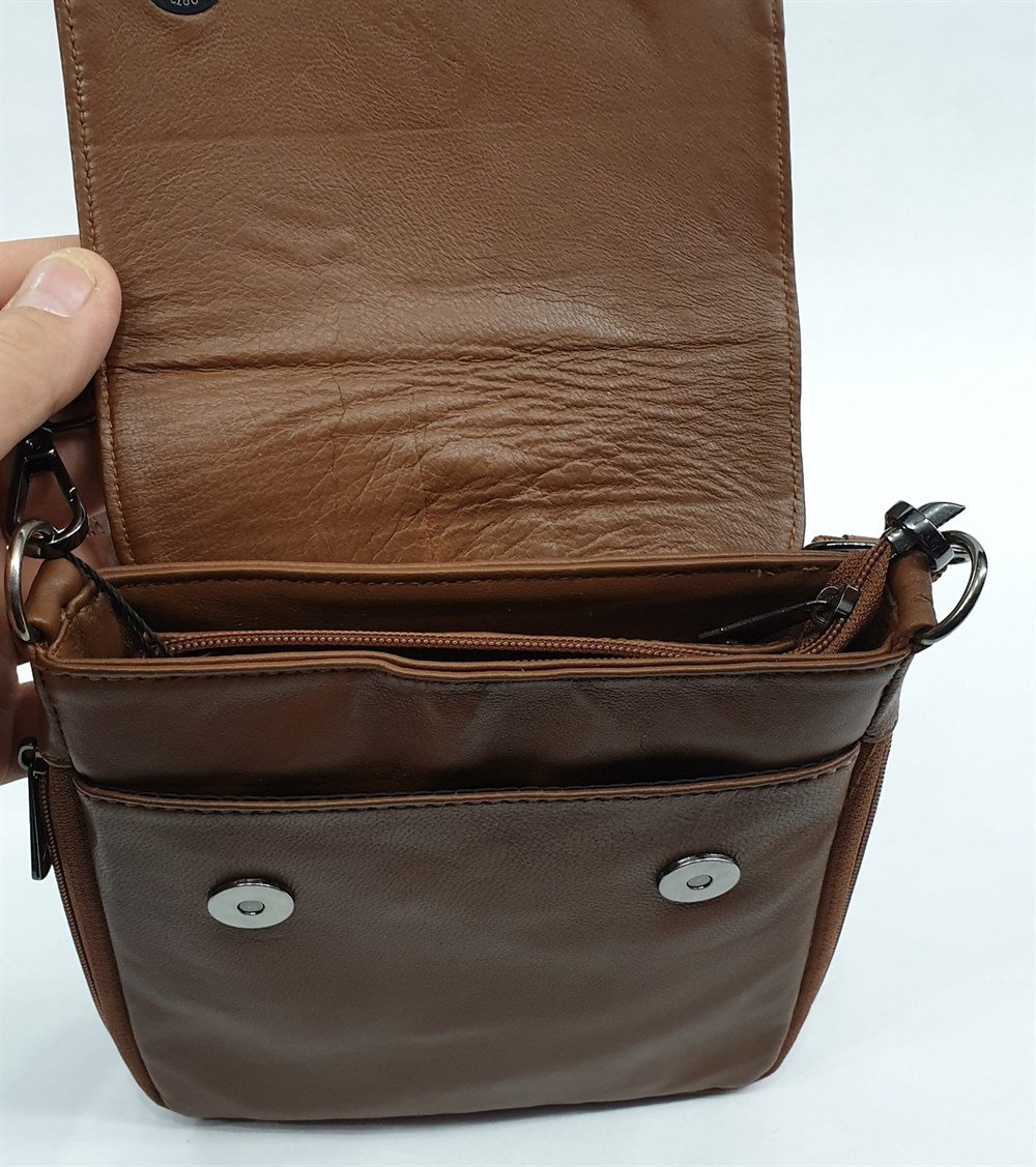 Küçük Boy Kapaklı Deri El Çantası