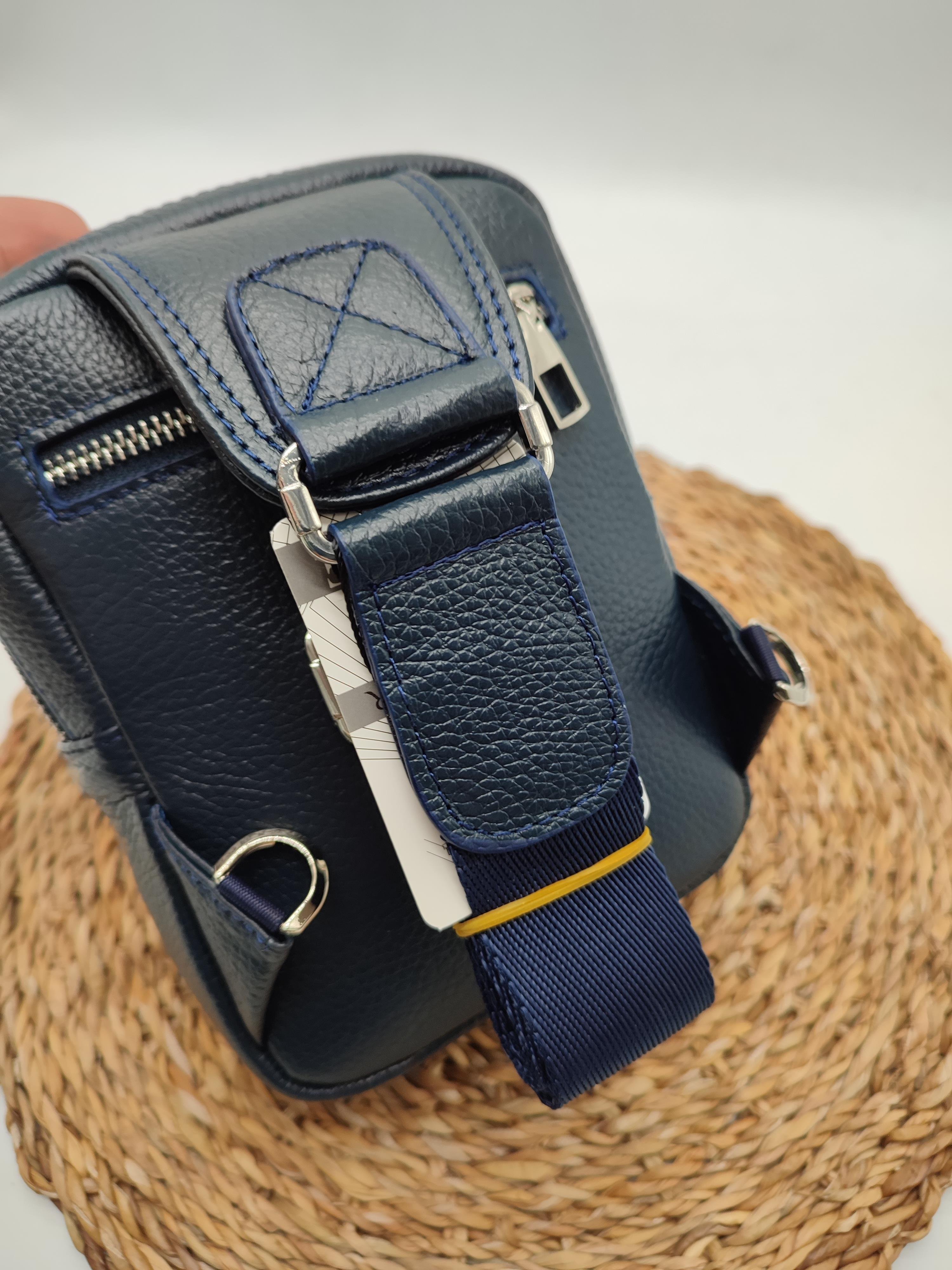 Lacivert Renk Küçük Boy Deri Göğüs Çantası