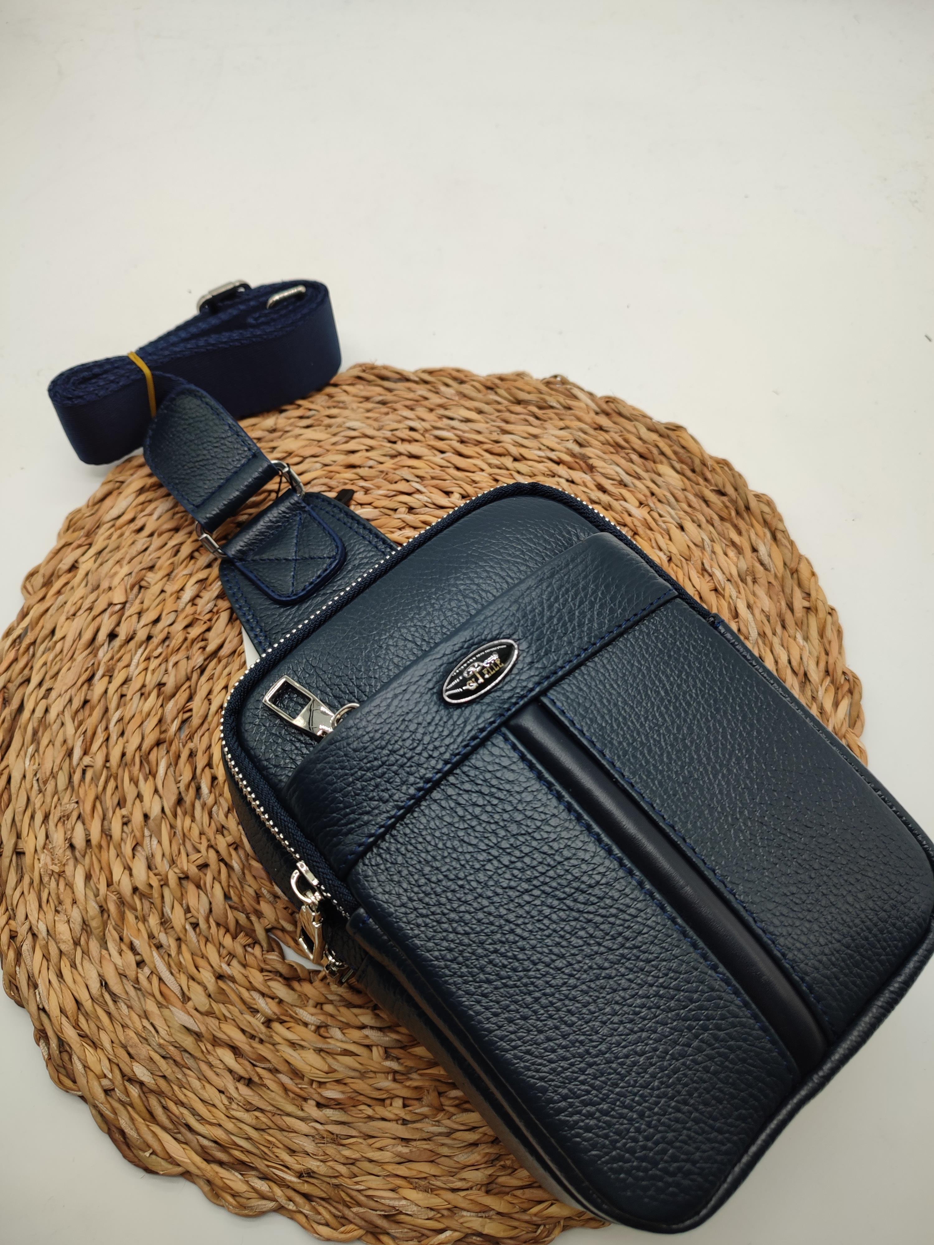 Lacivert Renk Küçük Boy Deri Göğüs Çantası