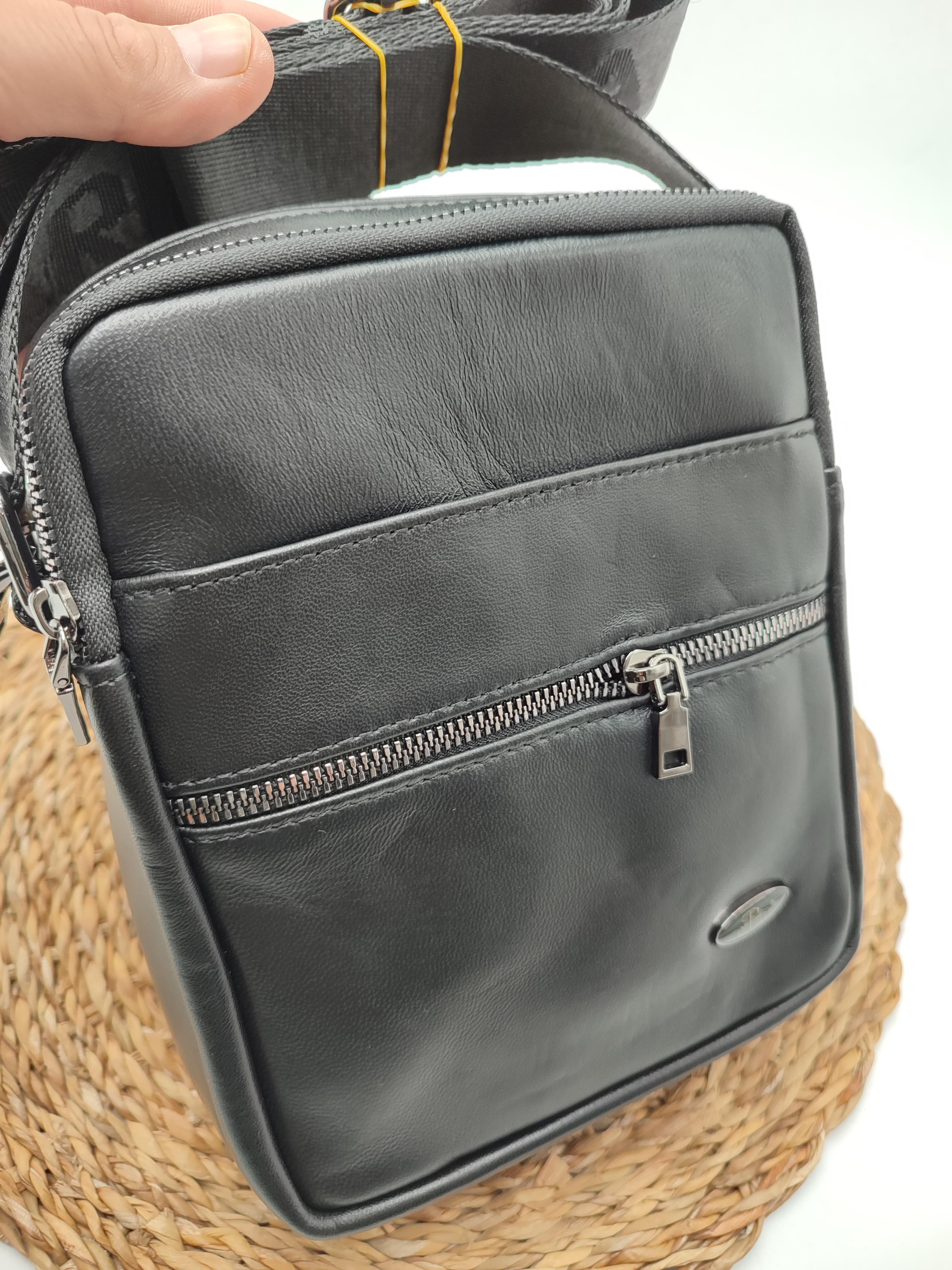 Sabit Askılı Deri Göğüs Ve Kol Çantası Siyah Renk 