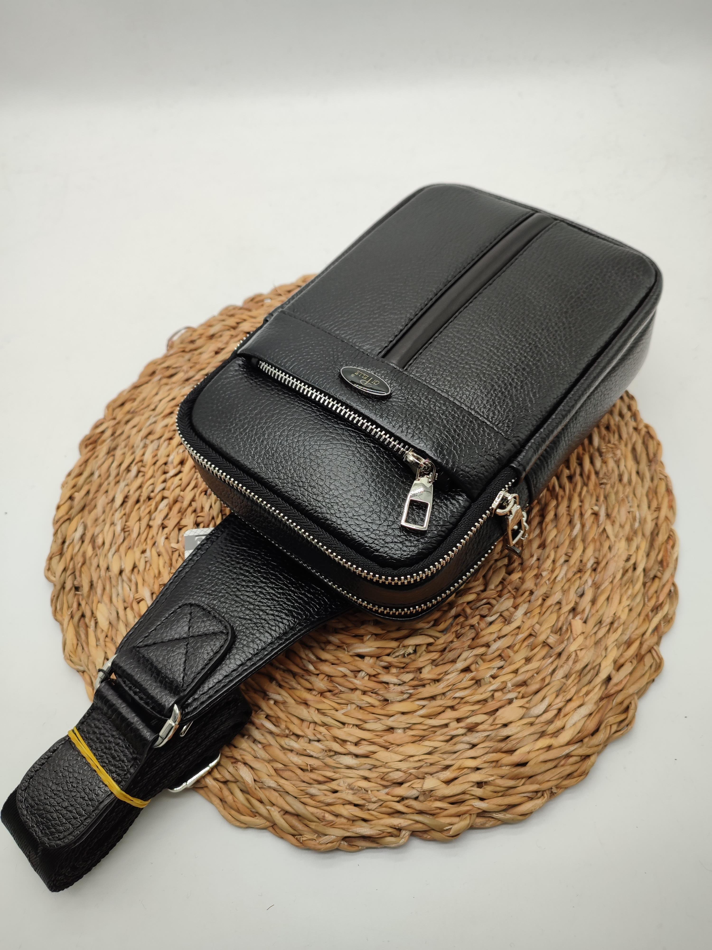 Siyah Renk Büyük Boy Deri Göğüs Çantası 